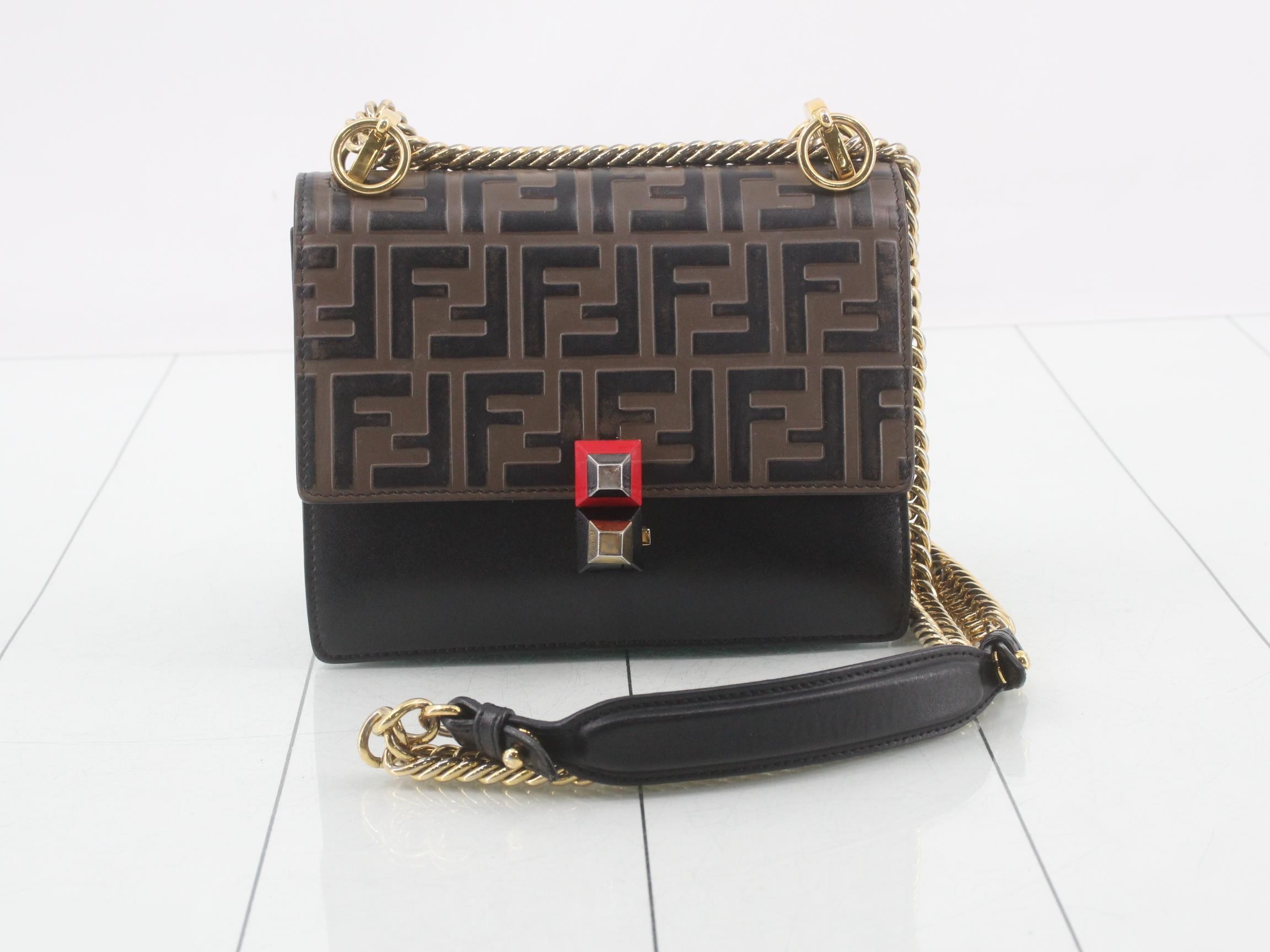 Kanai Chain Semi-Shoulder Bag