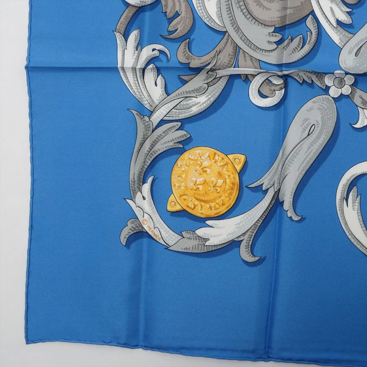 Carre 90 LE MORS A LA CONETABLE (The Elegance of a Bridle) Silk Scarf, Blue. — view 5