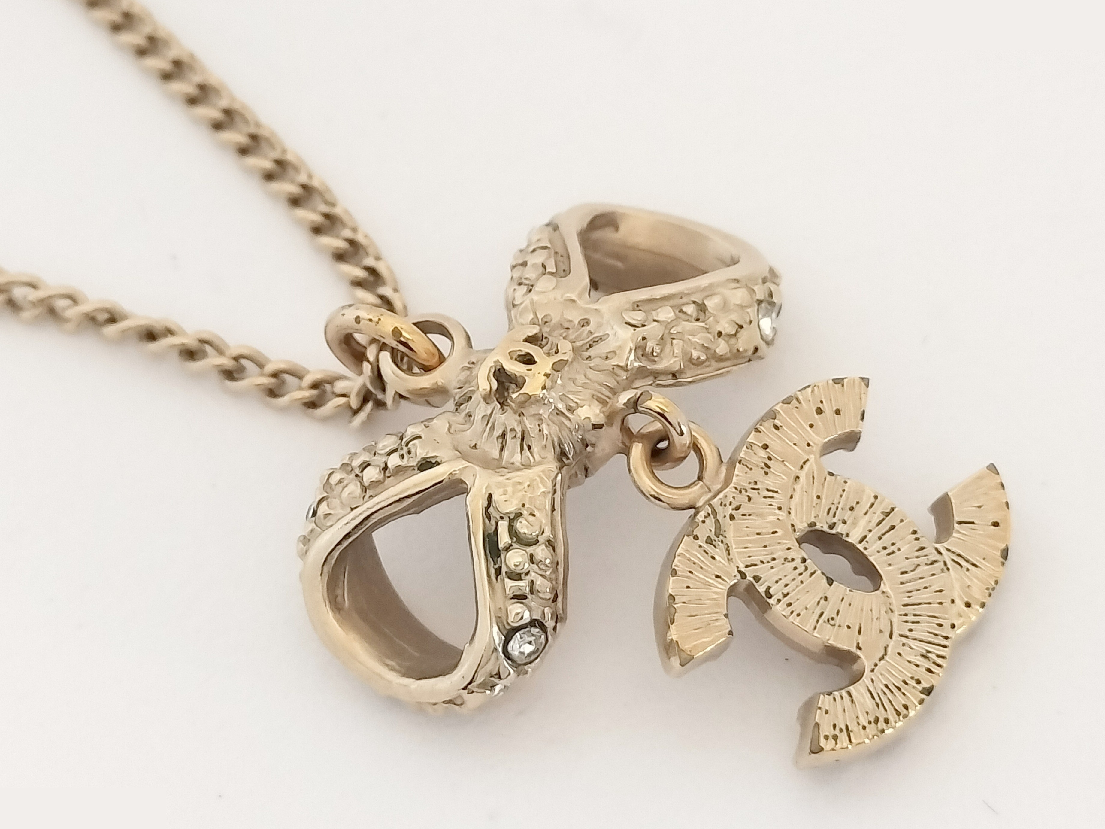 Coco Rhinestone Ribbon Gold Necklace (Chain approx. 44cm) — view 4