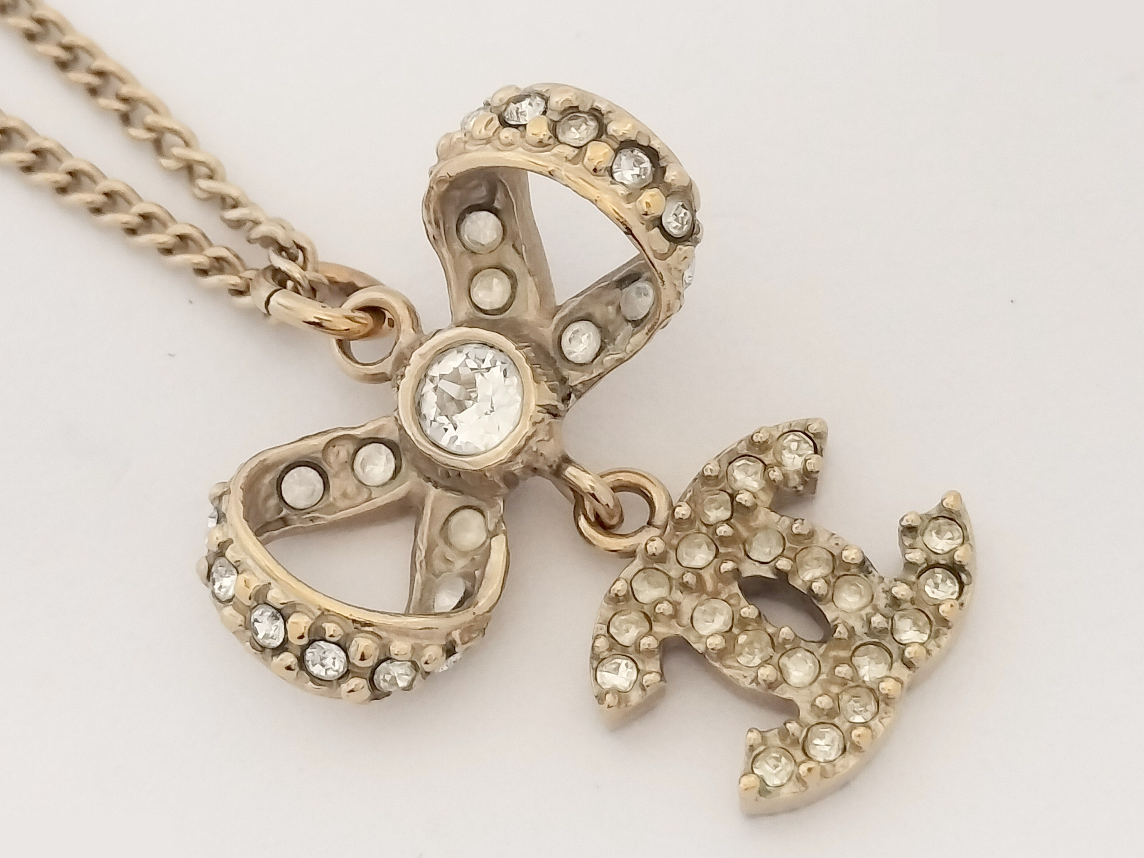 Coco Rhinestone Ribbon Gold Necklace (Chain approx. 44cm) — view 5