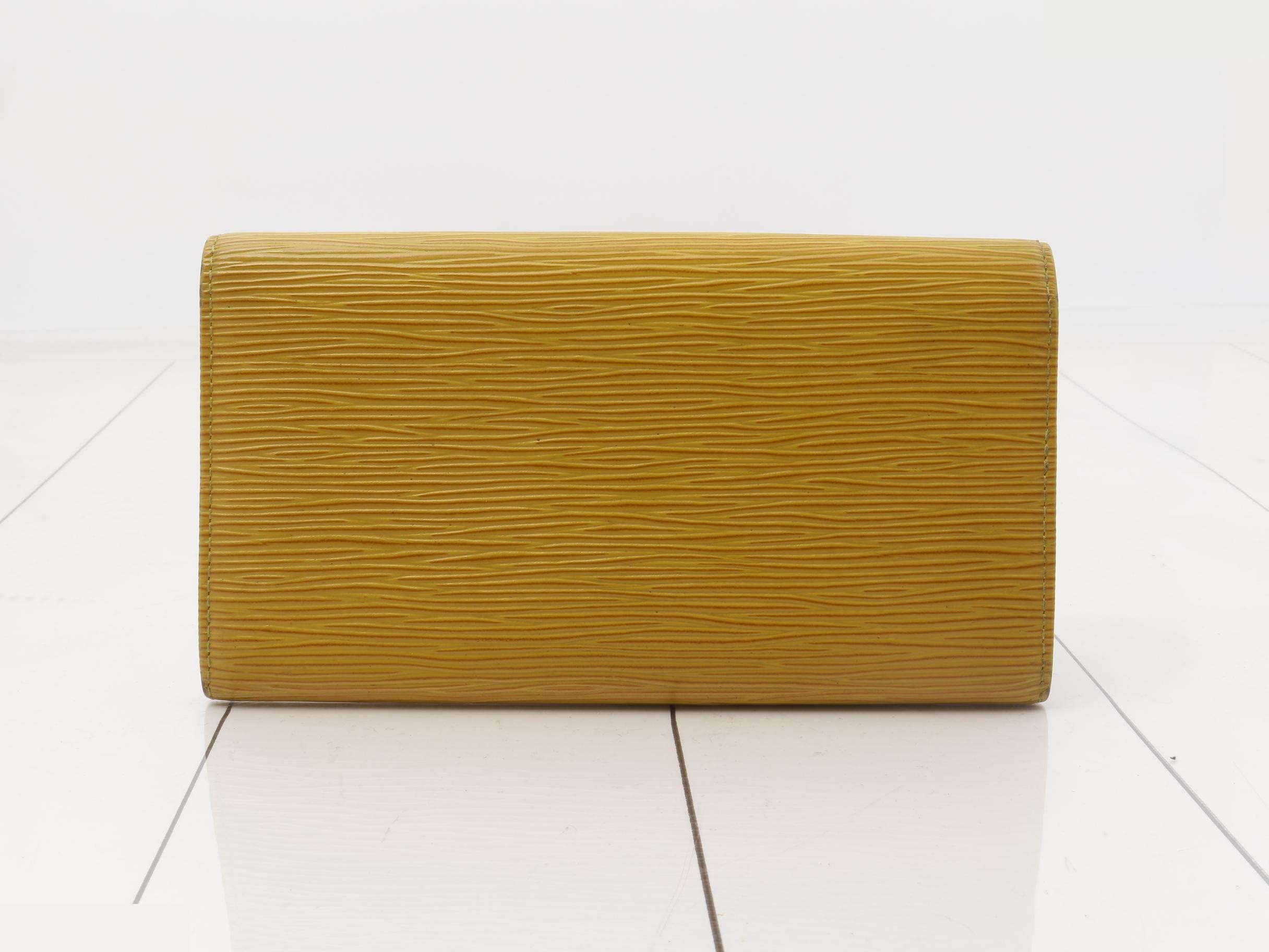 wallet — view 2