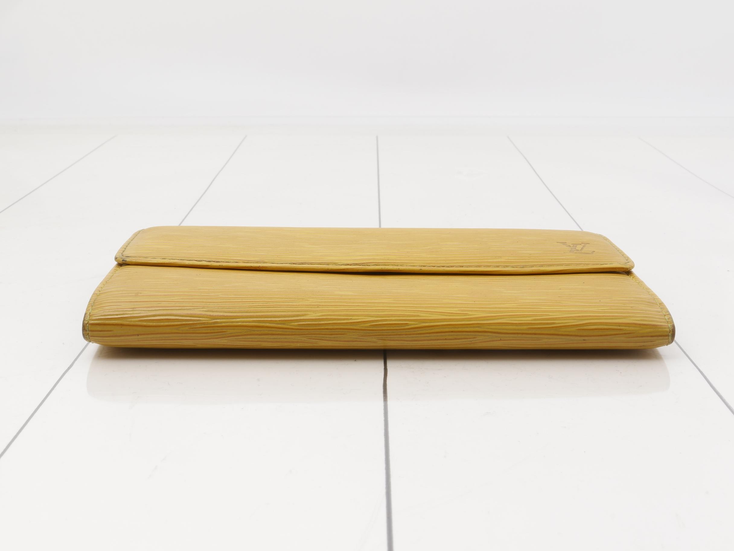 wallet — view 3