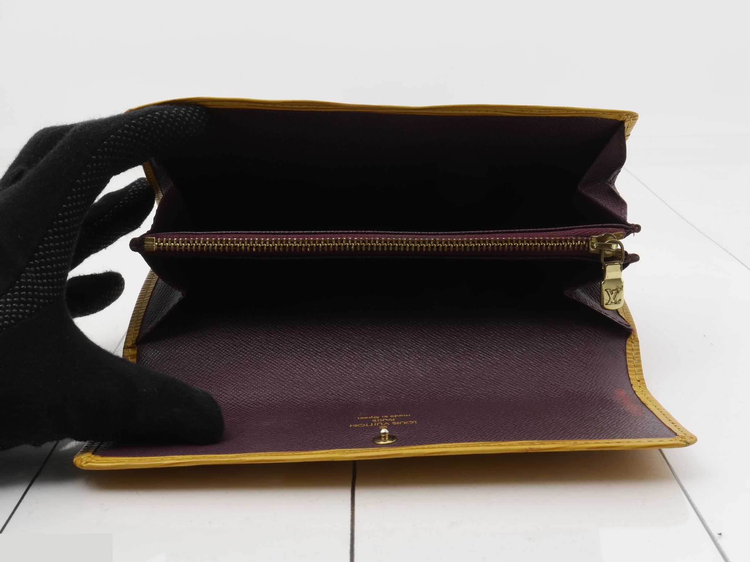 wallet — view 4