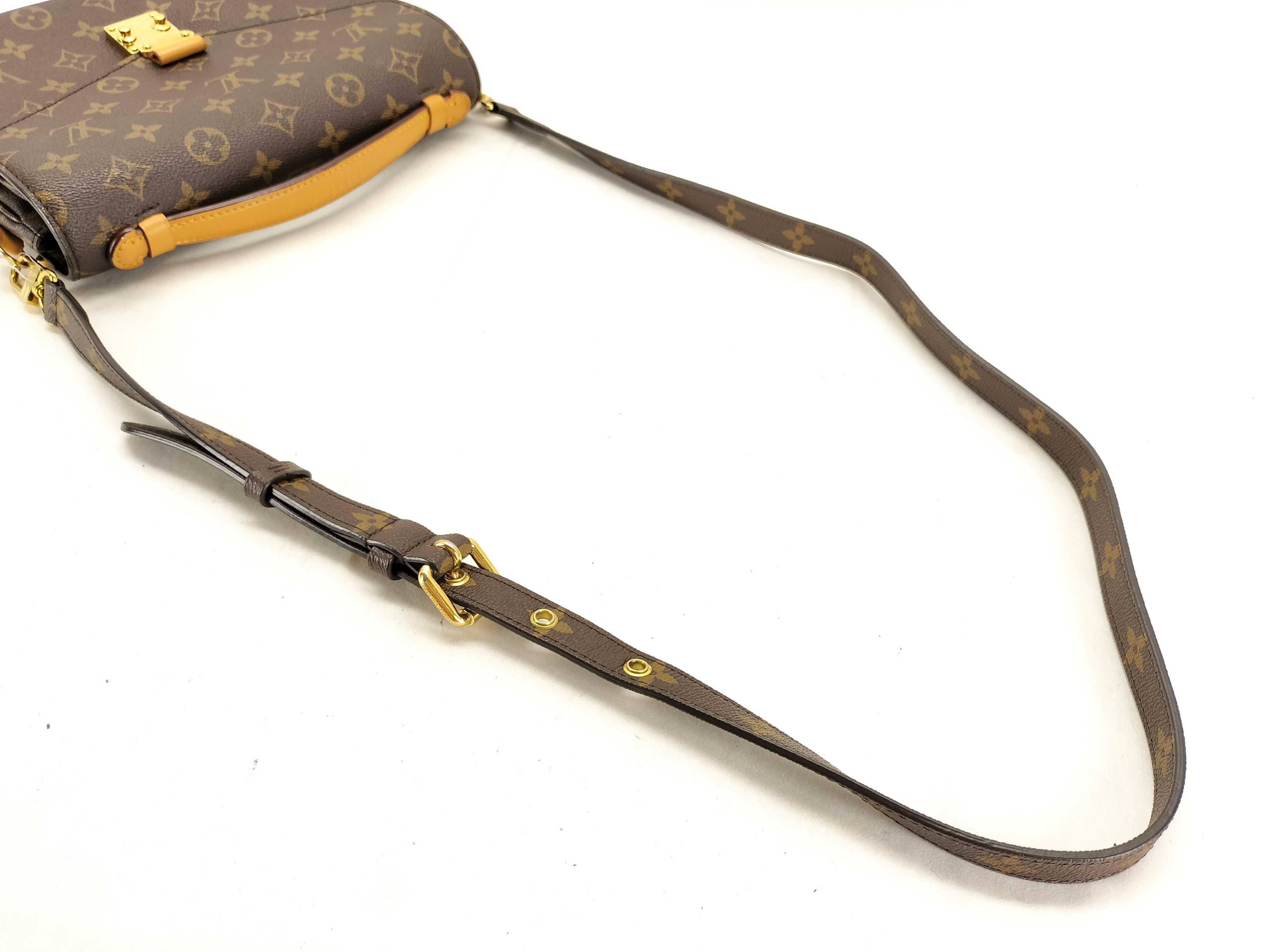 Monogram Louis Vuitton Pochette Métis MM Handbag — view 4