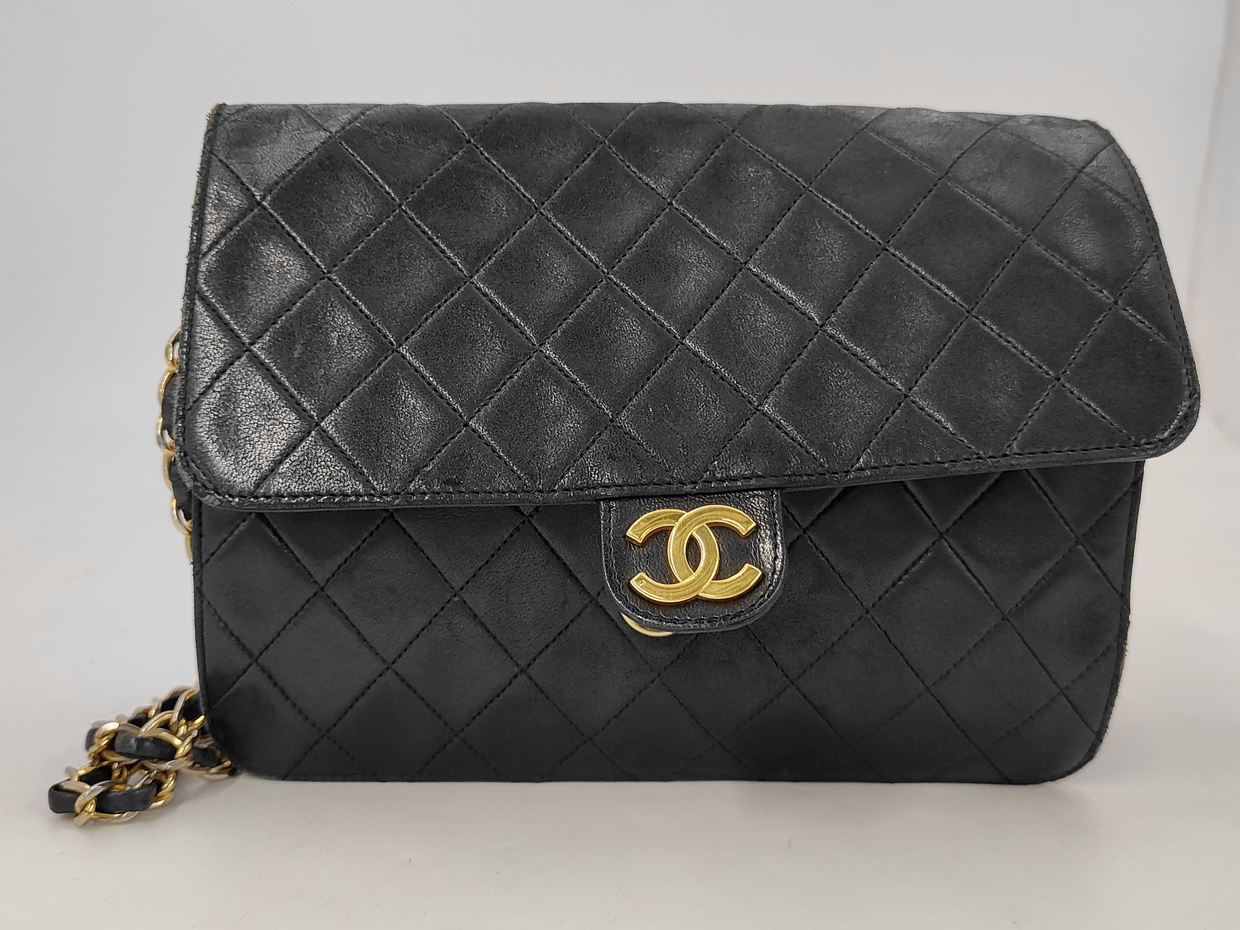 Chain Shoulder Bag / Matelassé / Black / Push-Lock Shoulder Bag