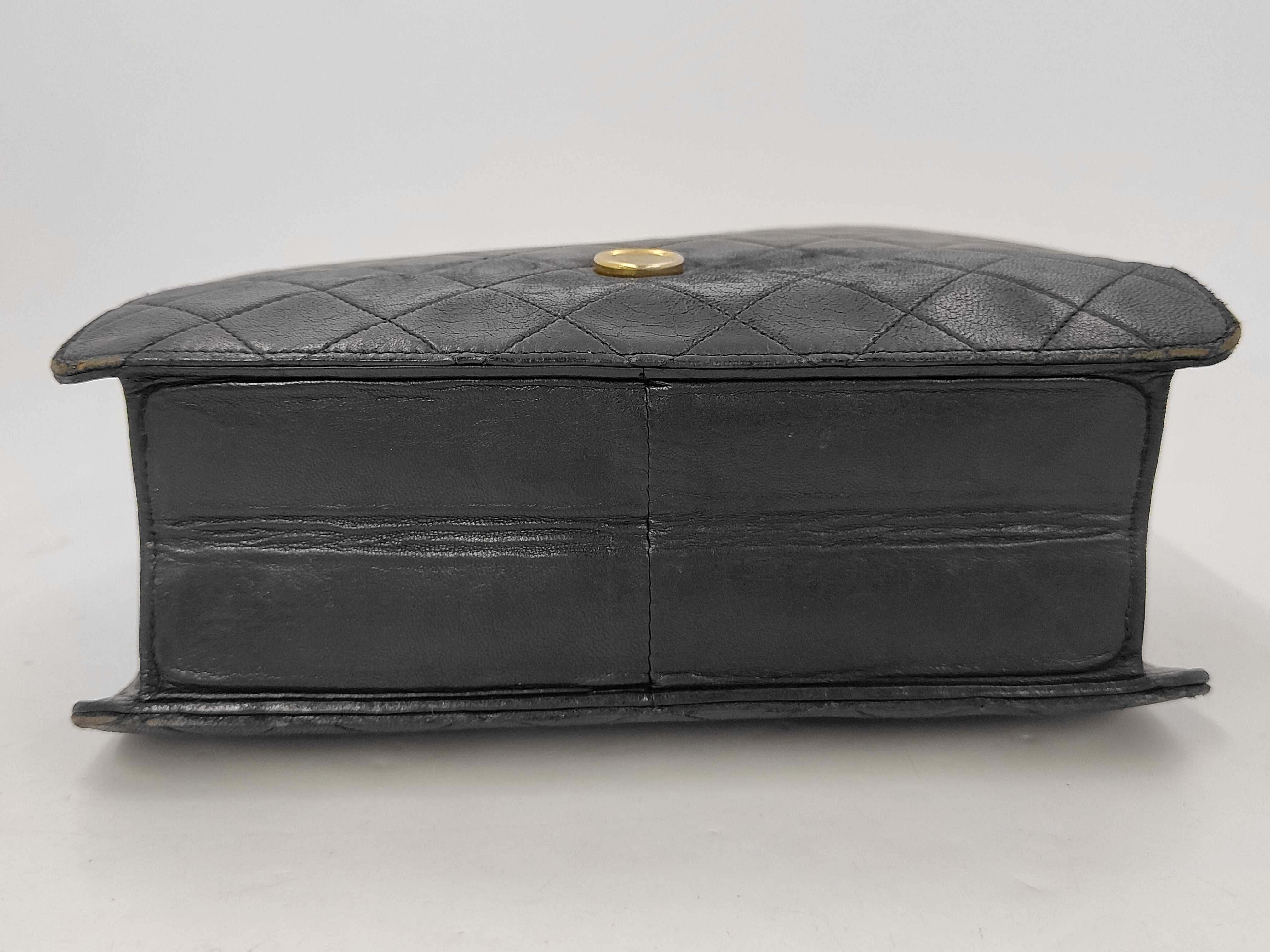 Chain Shoulder Bag / Matelassé / Black / Push-Lock Shoulder Bag — view 4
