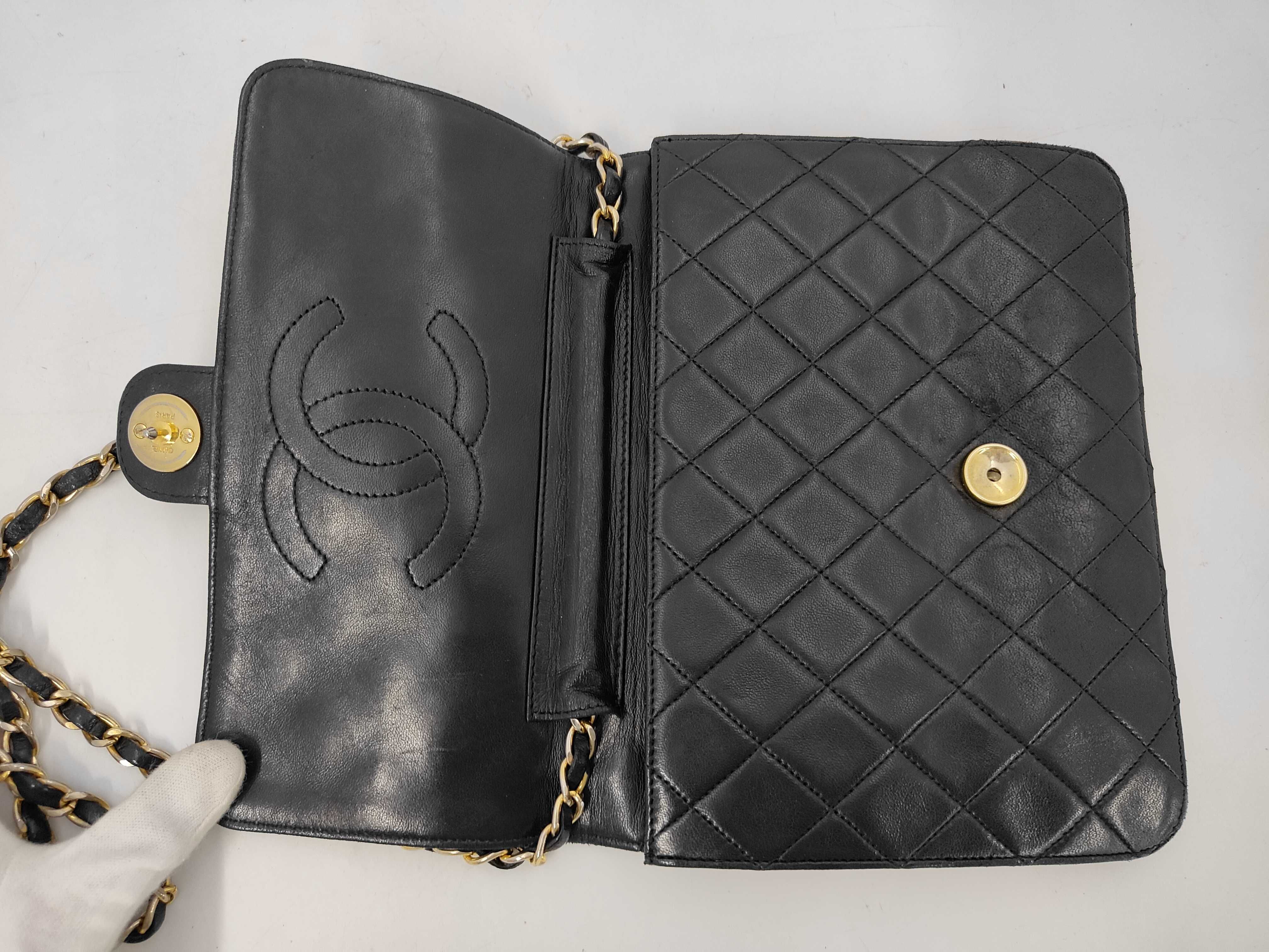 Chain Shoulder Bag / Matelassé / Black / Push-Lock Shoulder Bag — view 8