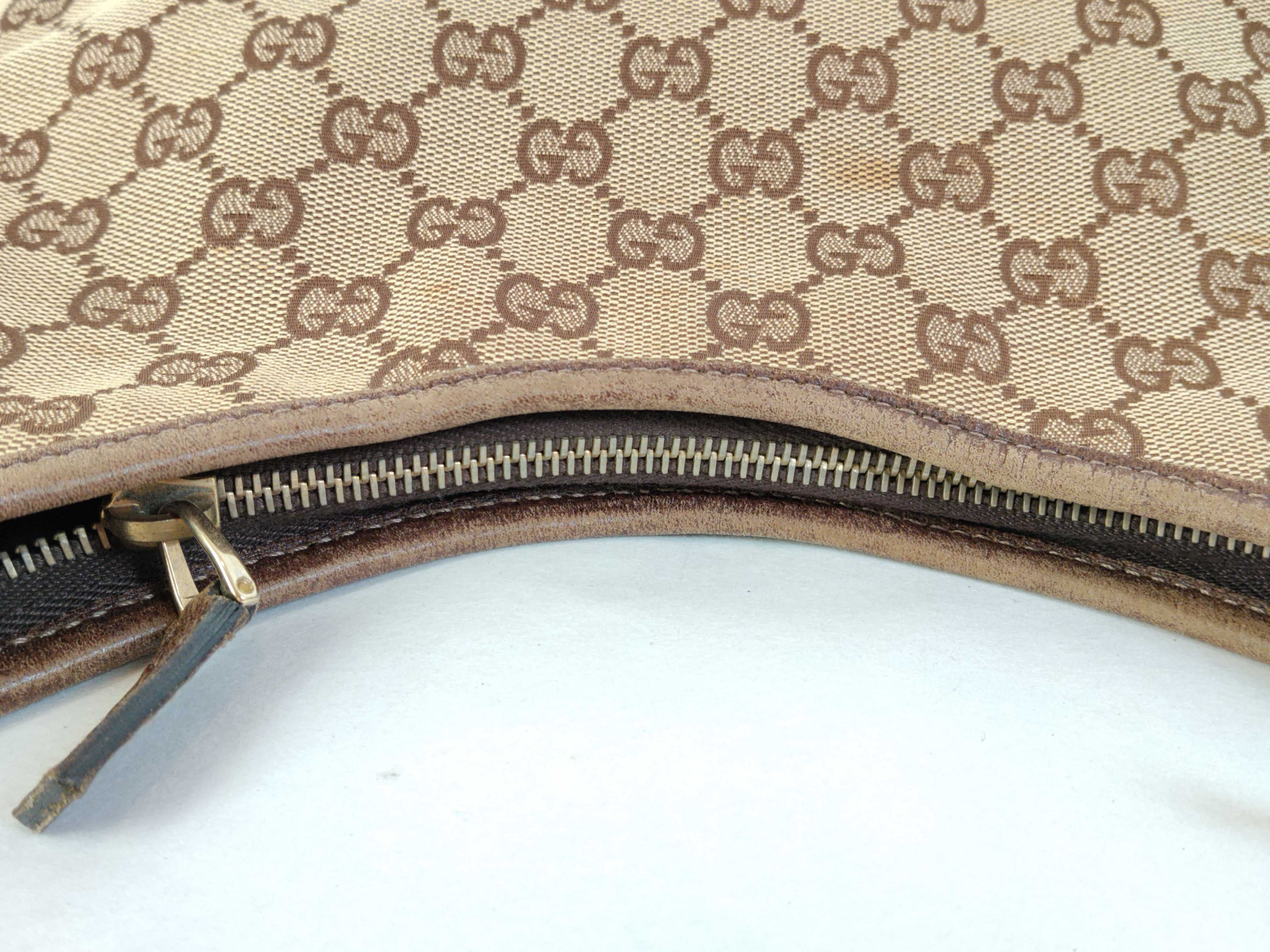 GG Canvas One-Shoulder Bag — view 9