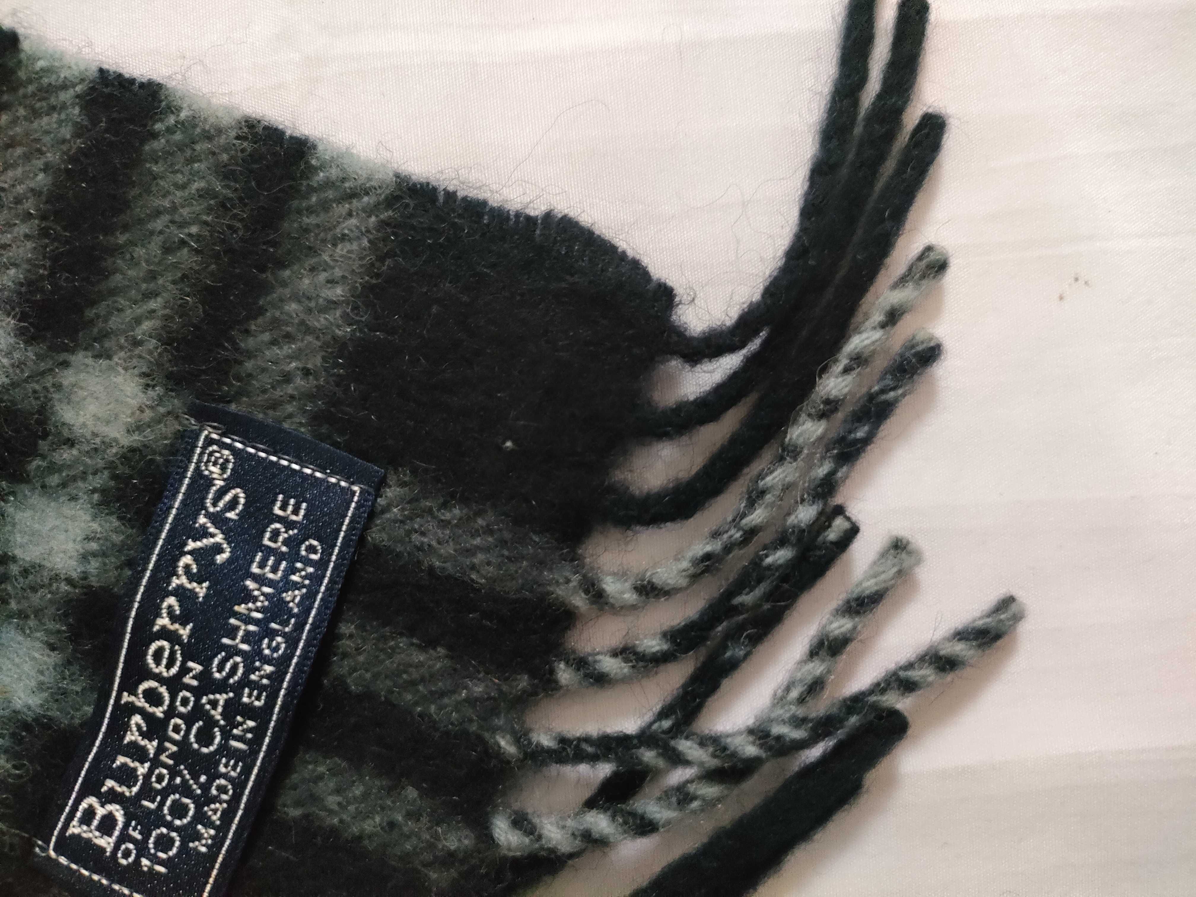 100% Cashmere Scarf, Nova Check Pattern, and other accessories. — view 7