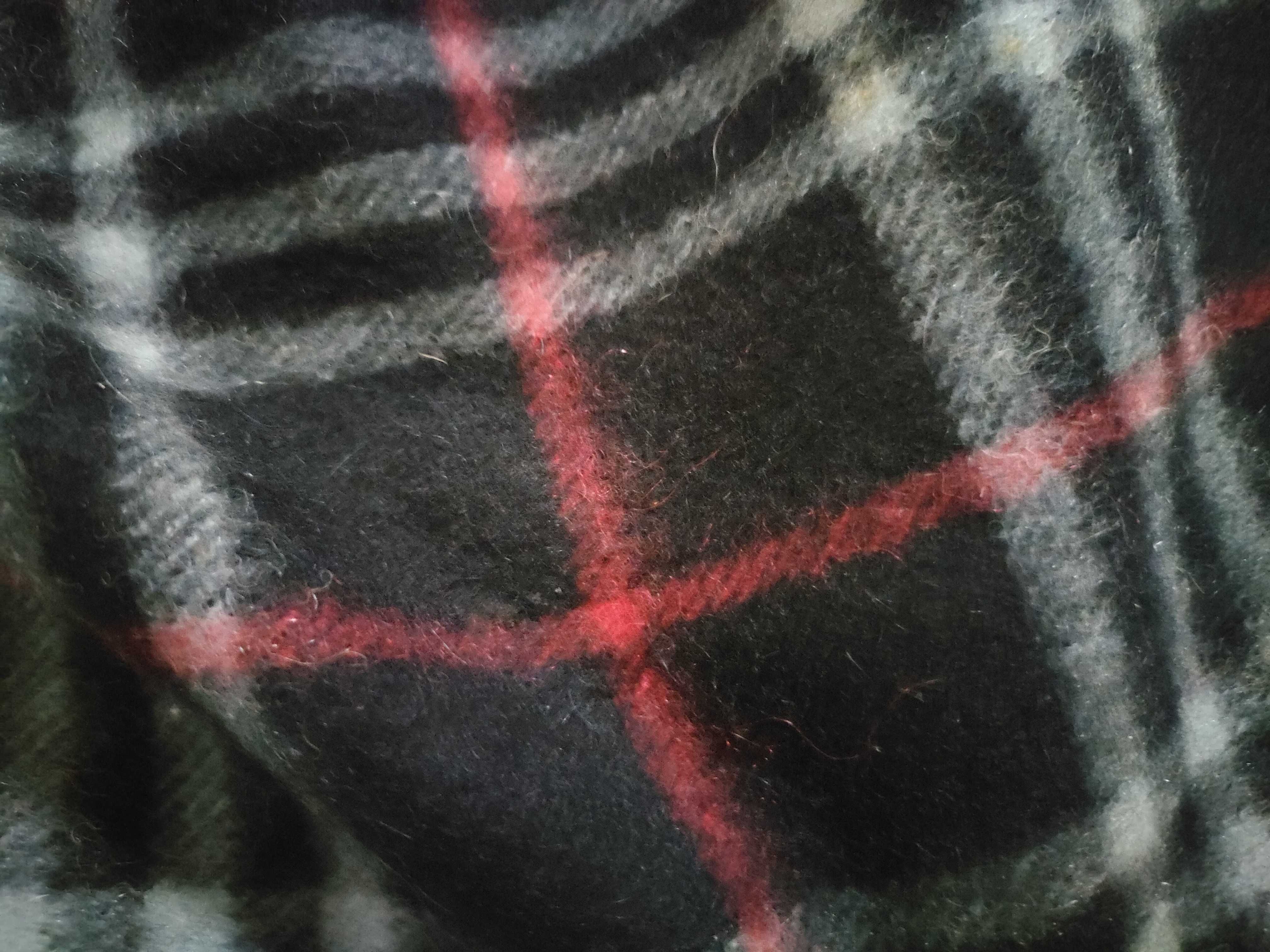 100% Cashmere Scarf, Nova Check Pattern, and other accessories. — view 8