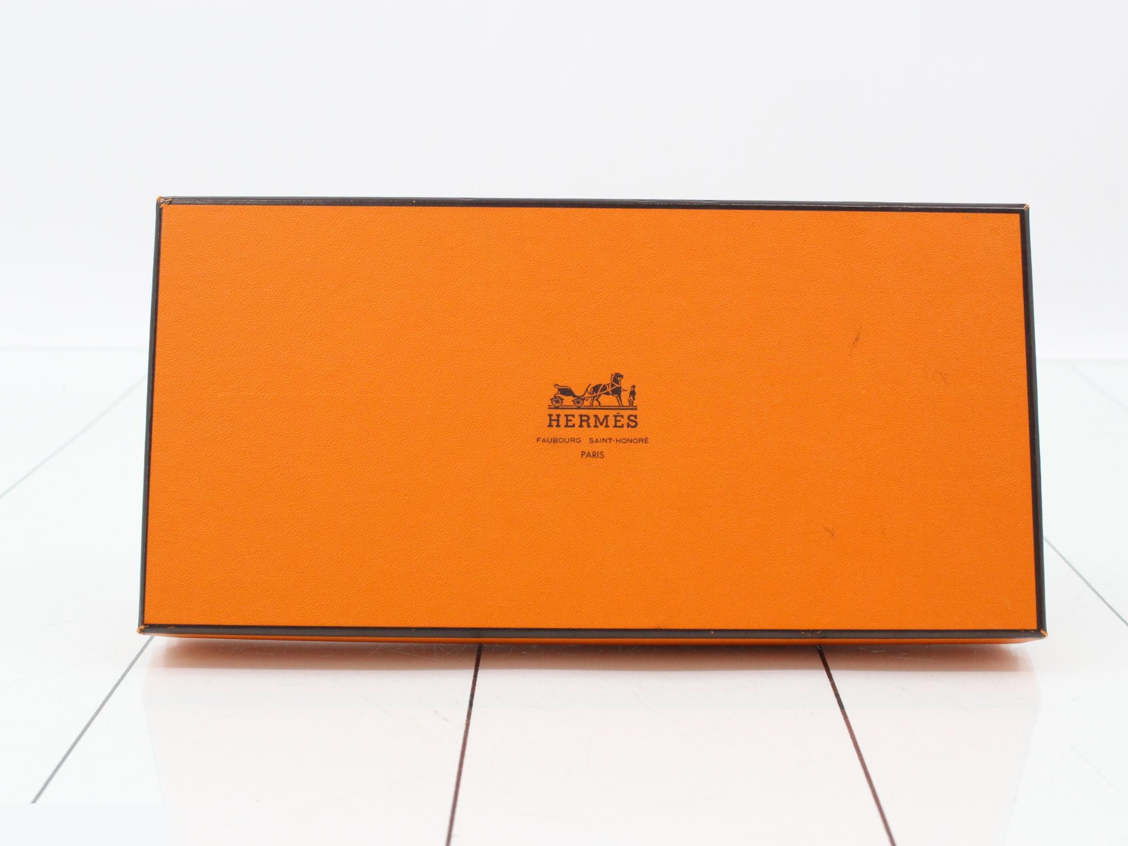 Constance Long Leather Bi-fold Long Wallet with T Stamp — view 5