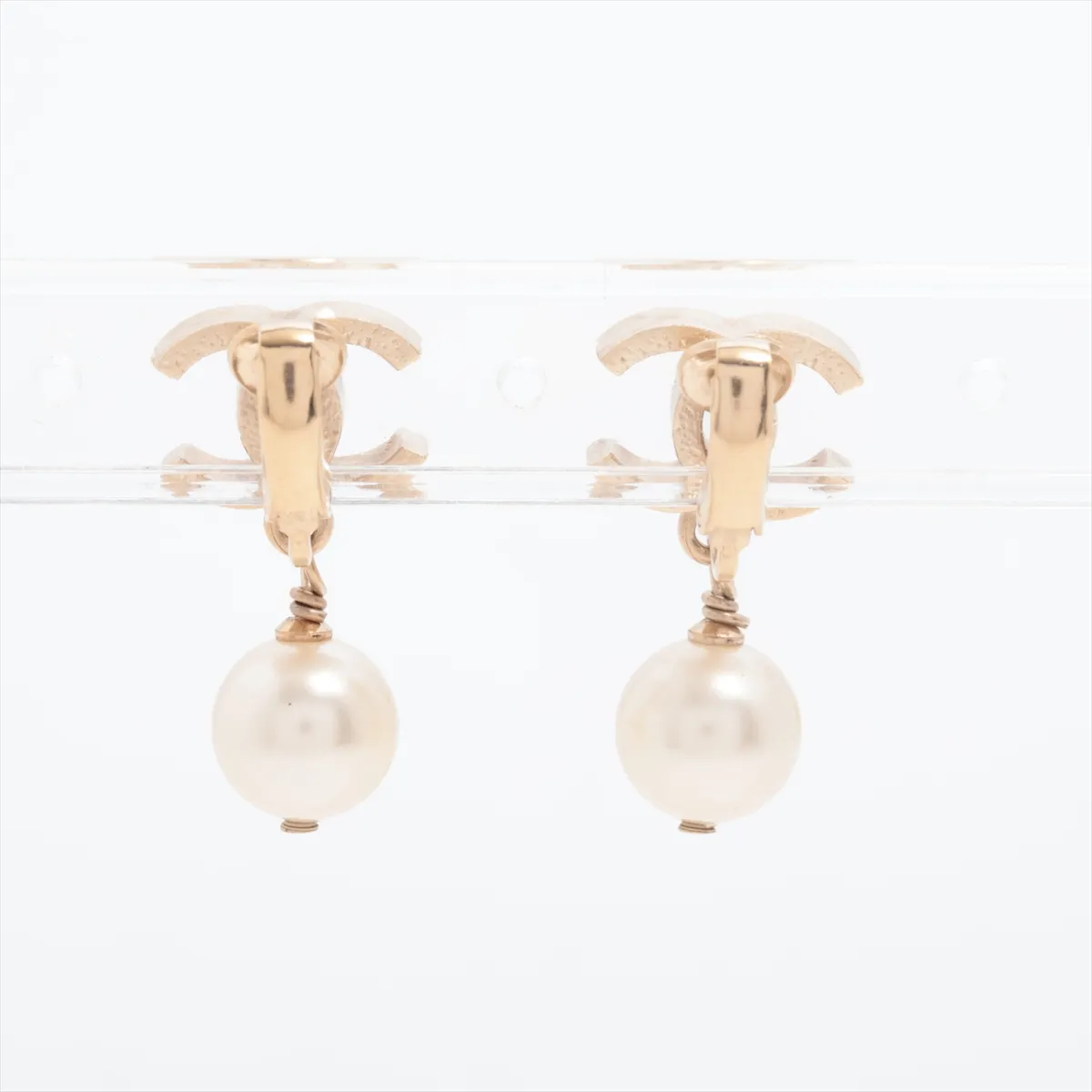 Coco Mark 07A Earrings (for both ears) GP x Faux Pearl Gold — view 2