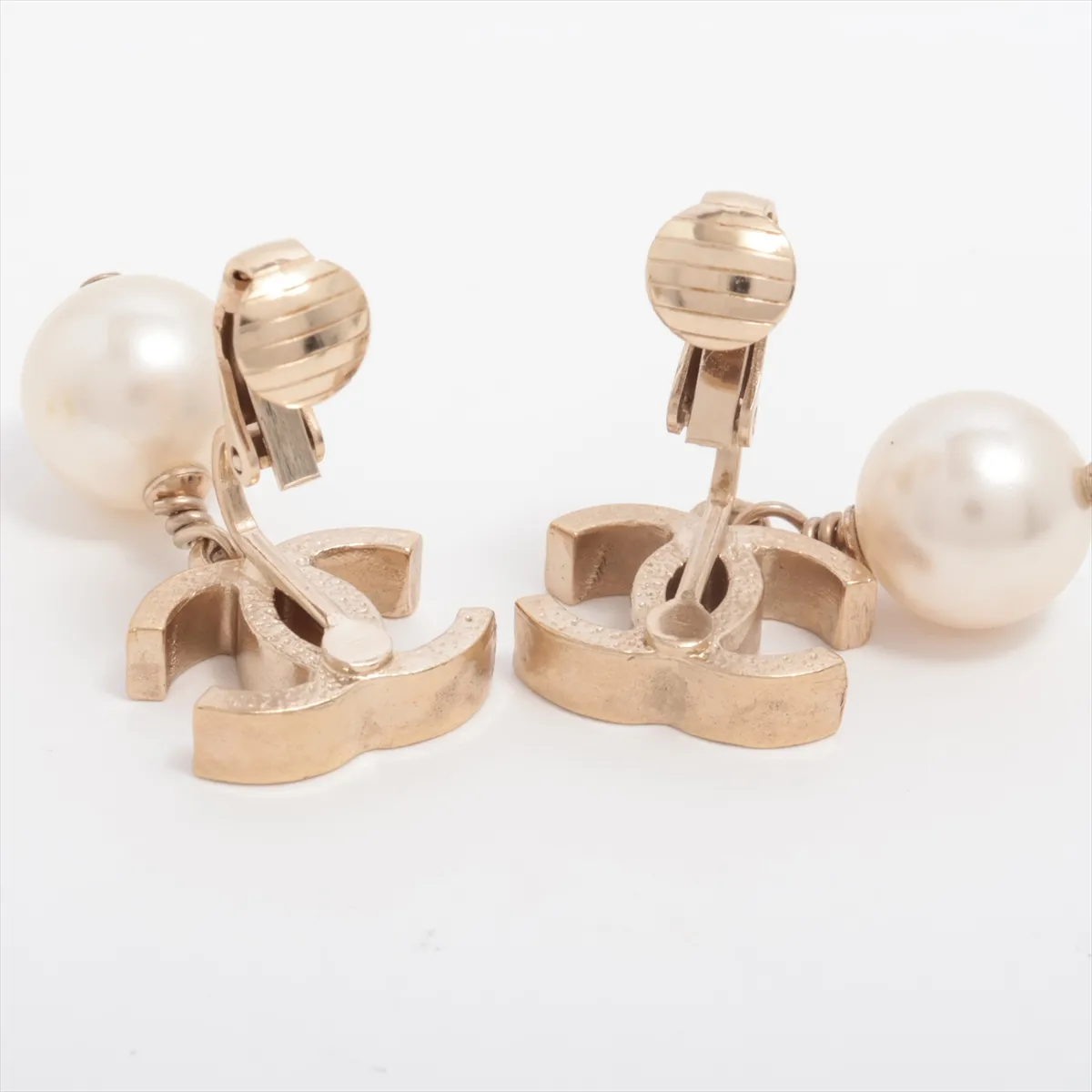 Coco Mark 07A Earrings (for both ears) GP x Faux Pearl Gold — view 4