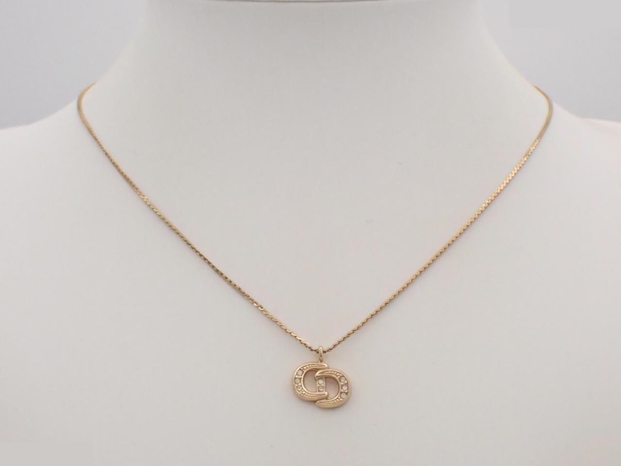 Other lines: Precious metals, necklaces, logo, rhinestones, gold. — view 3
