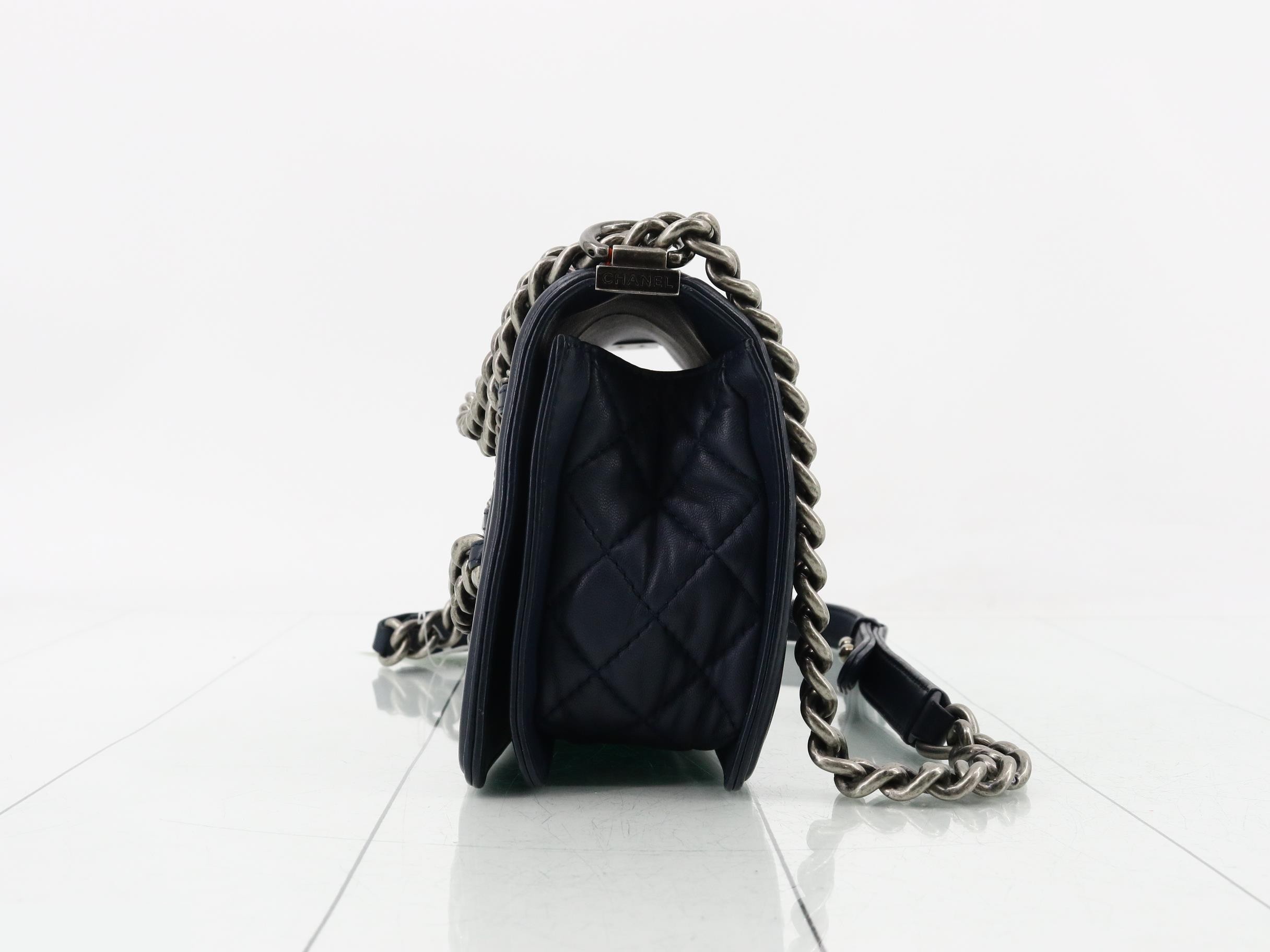 Matelassé (bag) - Shoulder bag — view 3