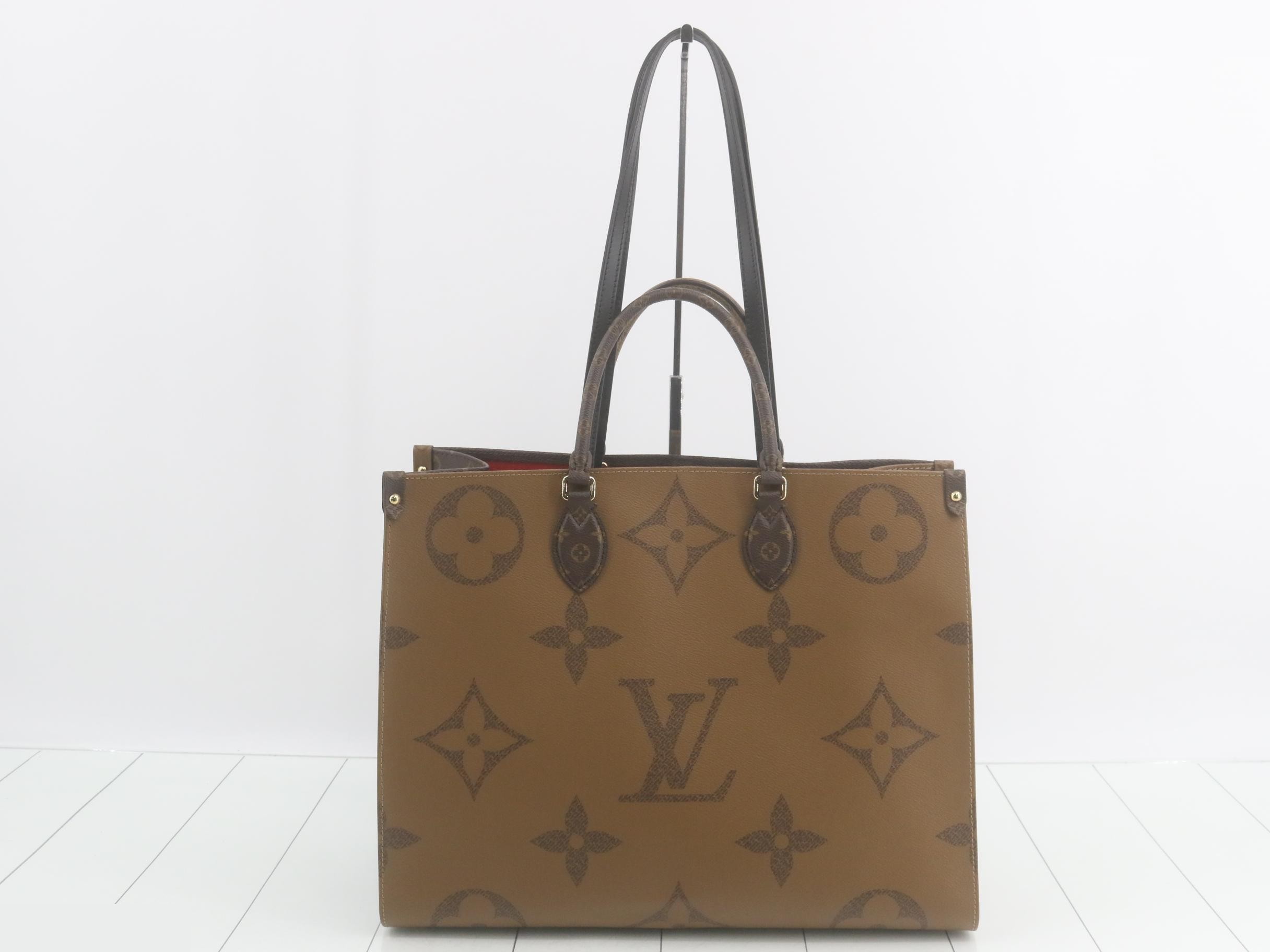 Monogram Giant Reverse OnTheGo GM 2-Way Tote Bag — view 2
