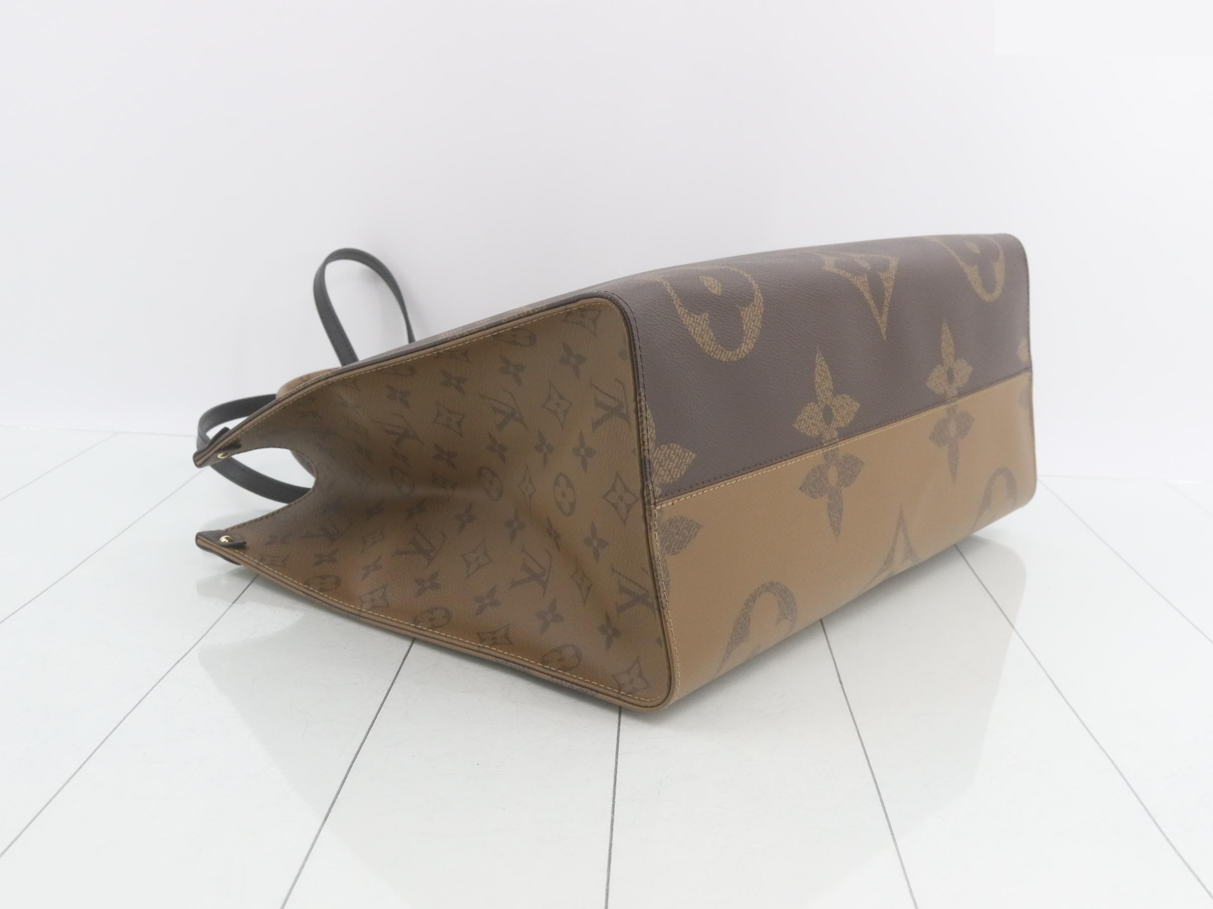 Monogram Giant Reverse OnTheGo GM 2-Way Tote Bag — view 5