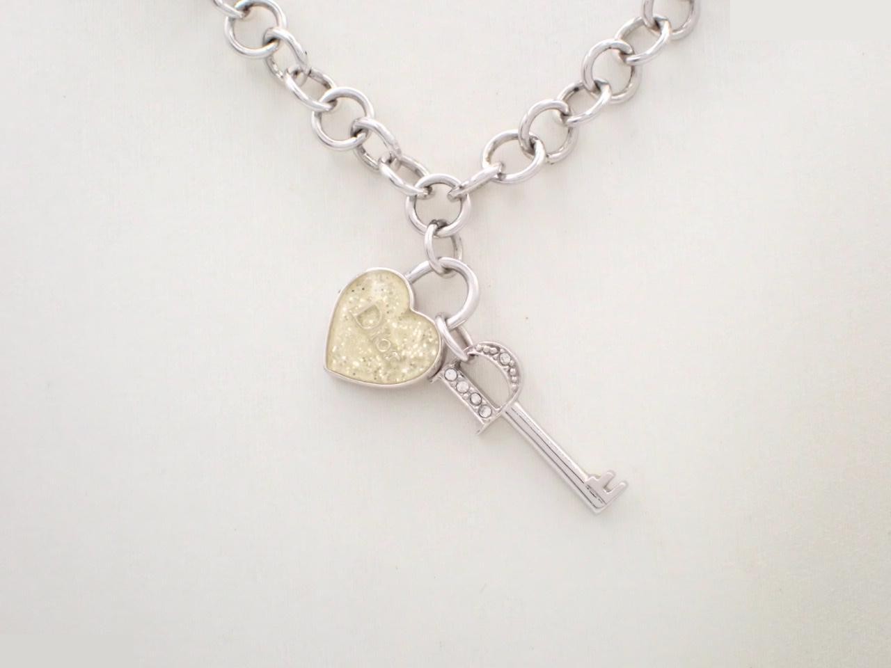 Other lines: Precious metals, necklaces, pendants, chain approximately 44cm