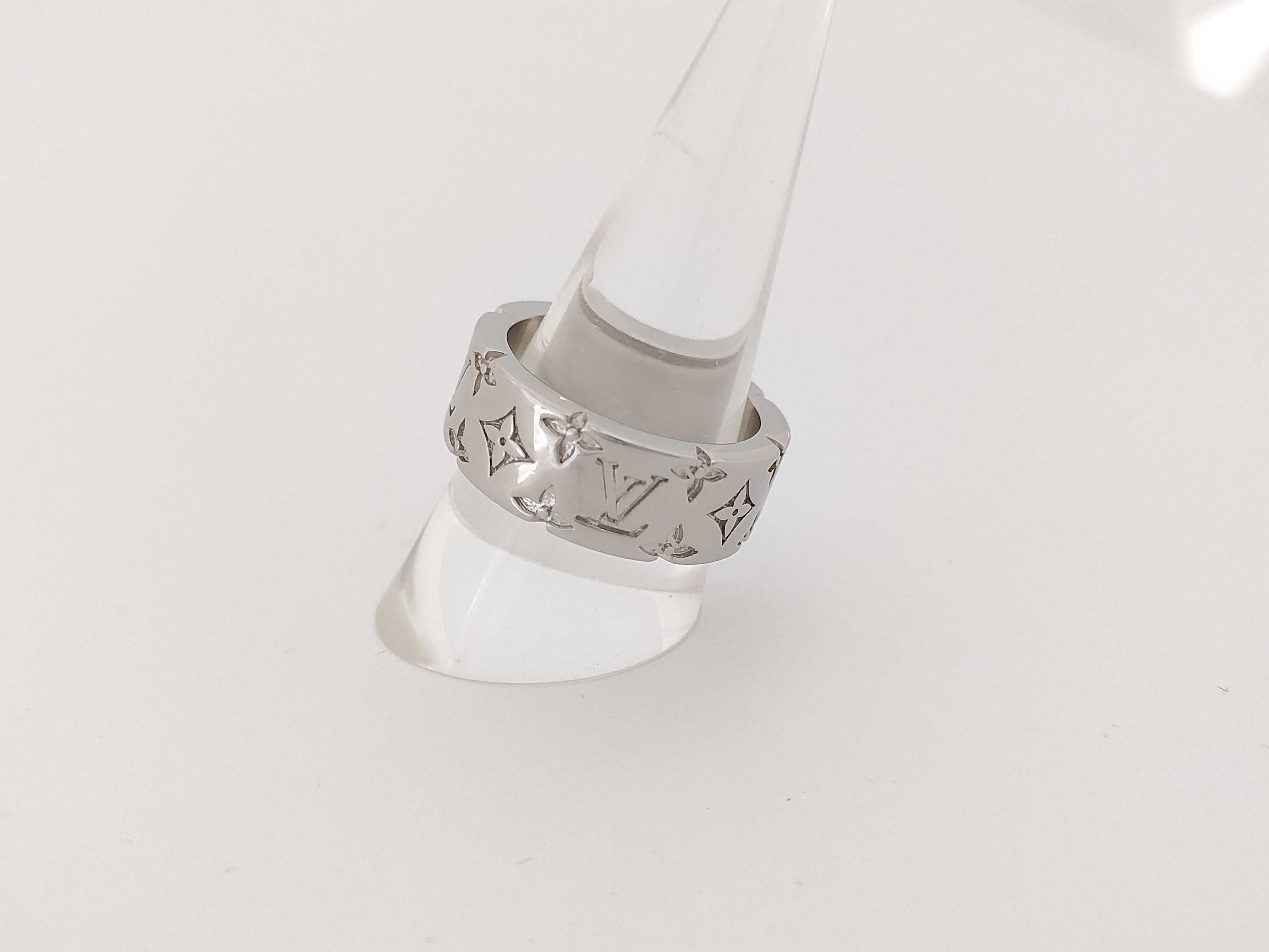 Monogram M1182 Monogram Ring LV Mosaic M1507M Ring — view 2