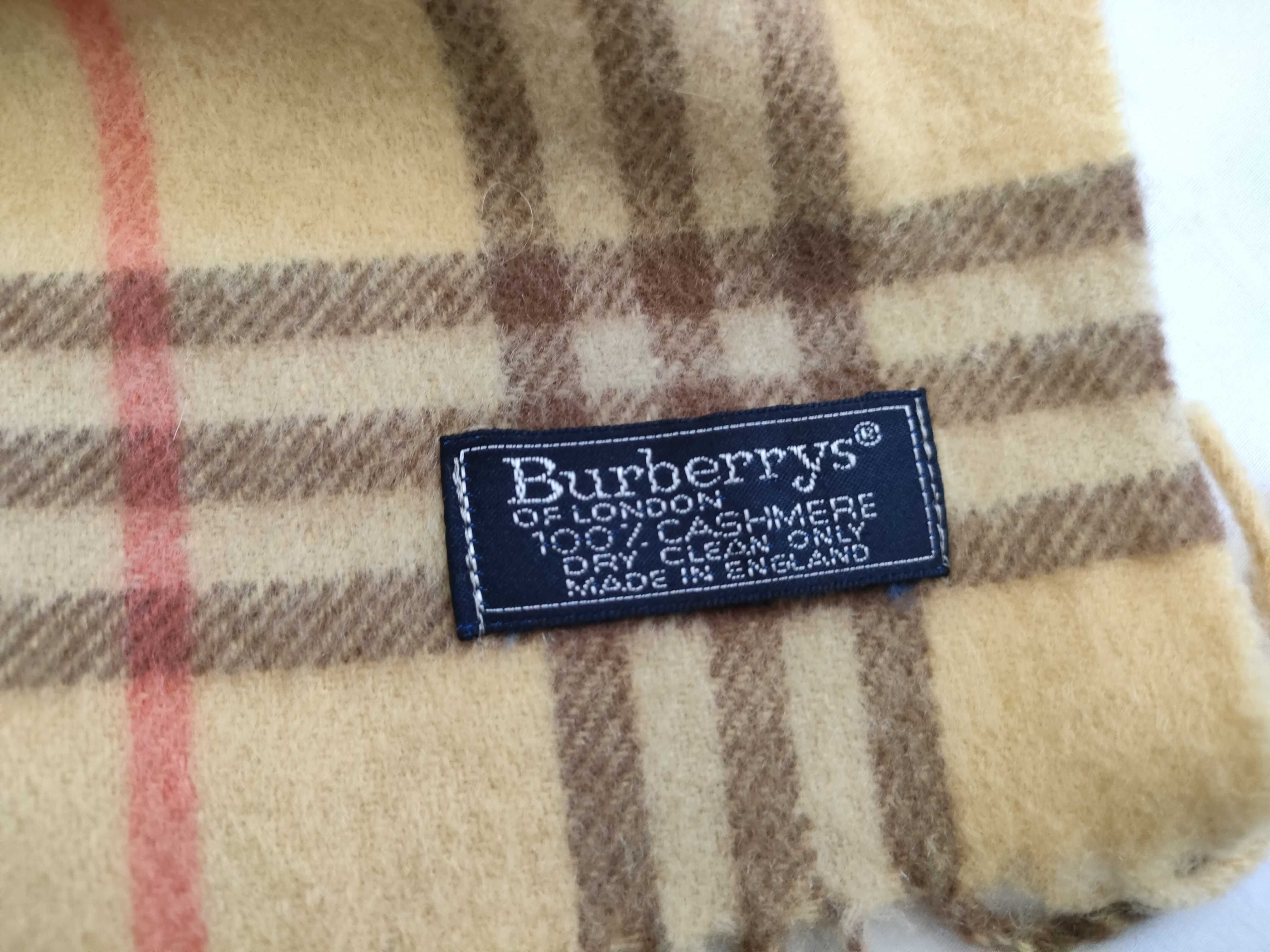 100% Cashmere Scarf, Nova Check Pattern, and other accessories. — view 6