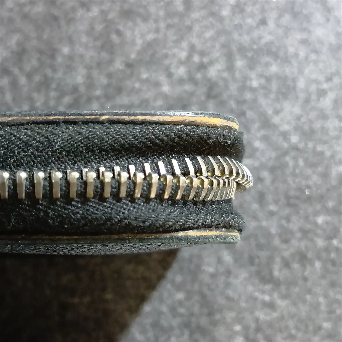 Leather Round Zip Wallet Black — view 11