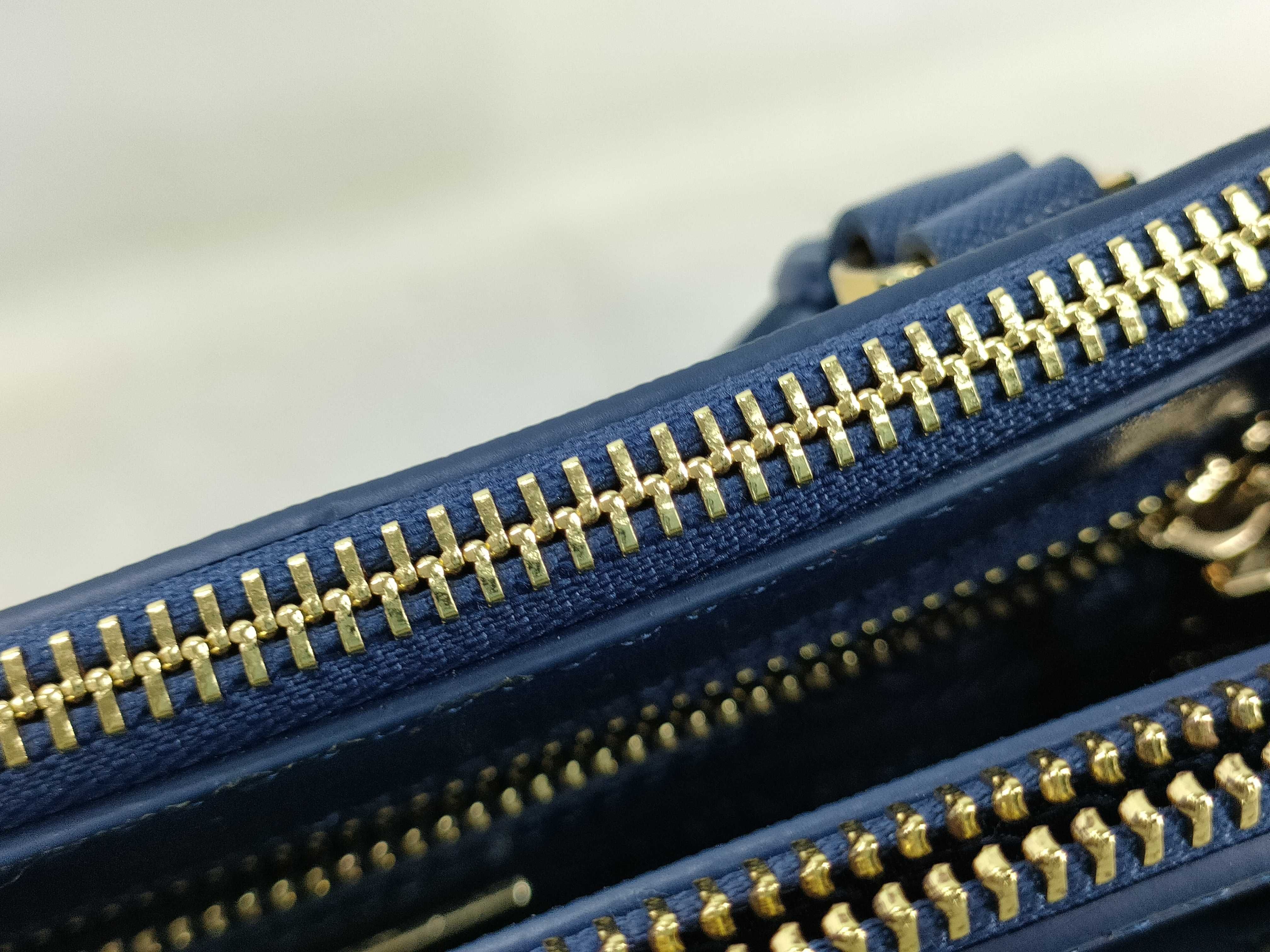 bag / Prada handbag — view 9