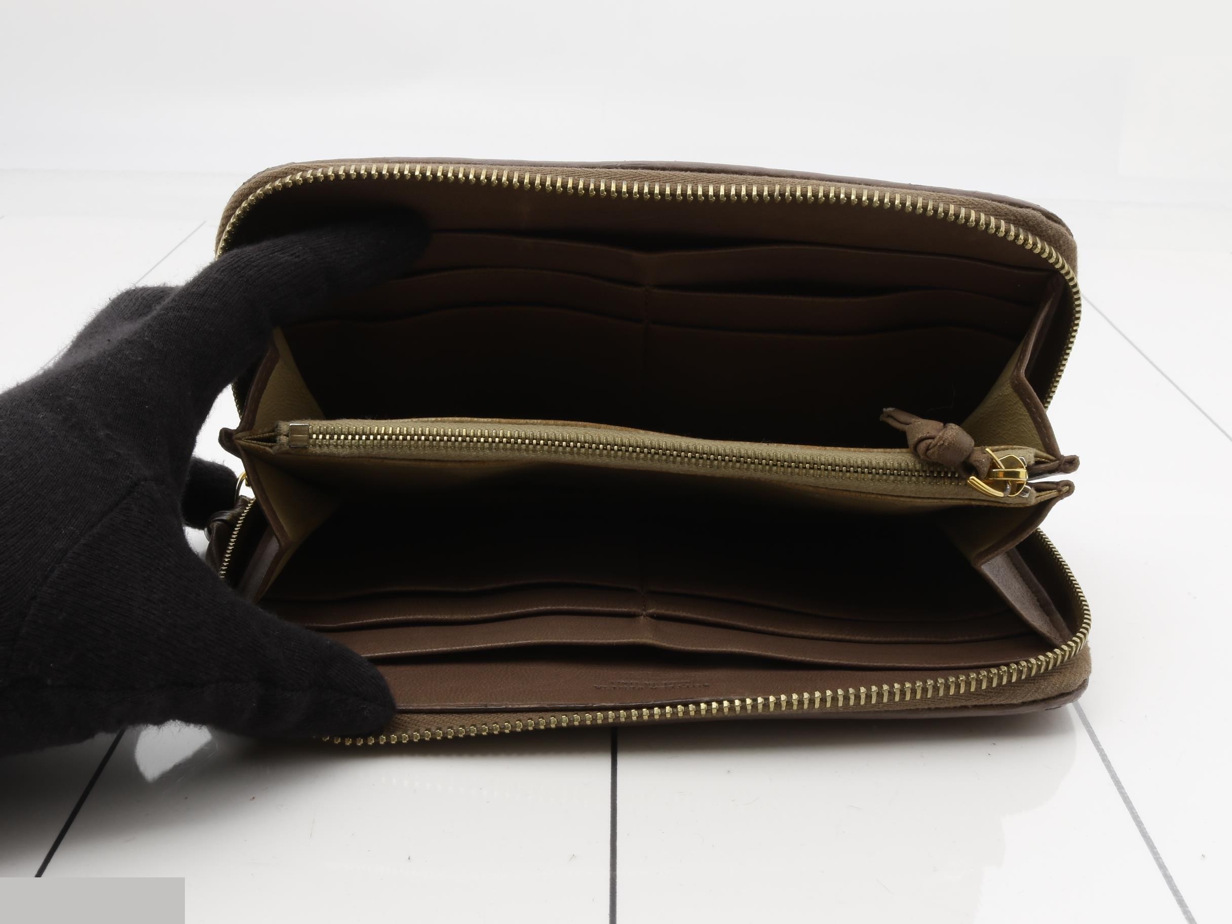 Intrecciato Zippy Wallet Long Wallet Leather Brown — view 4