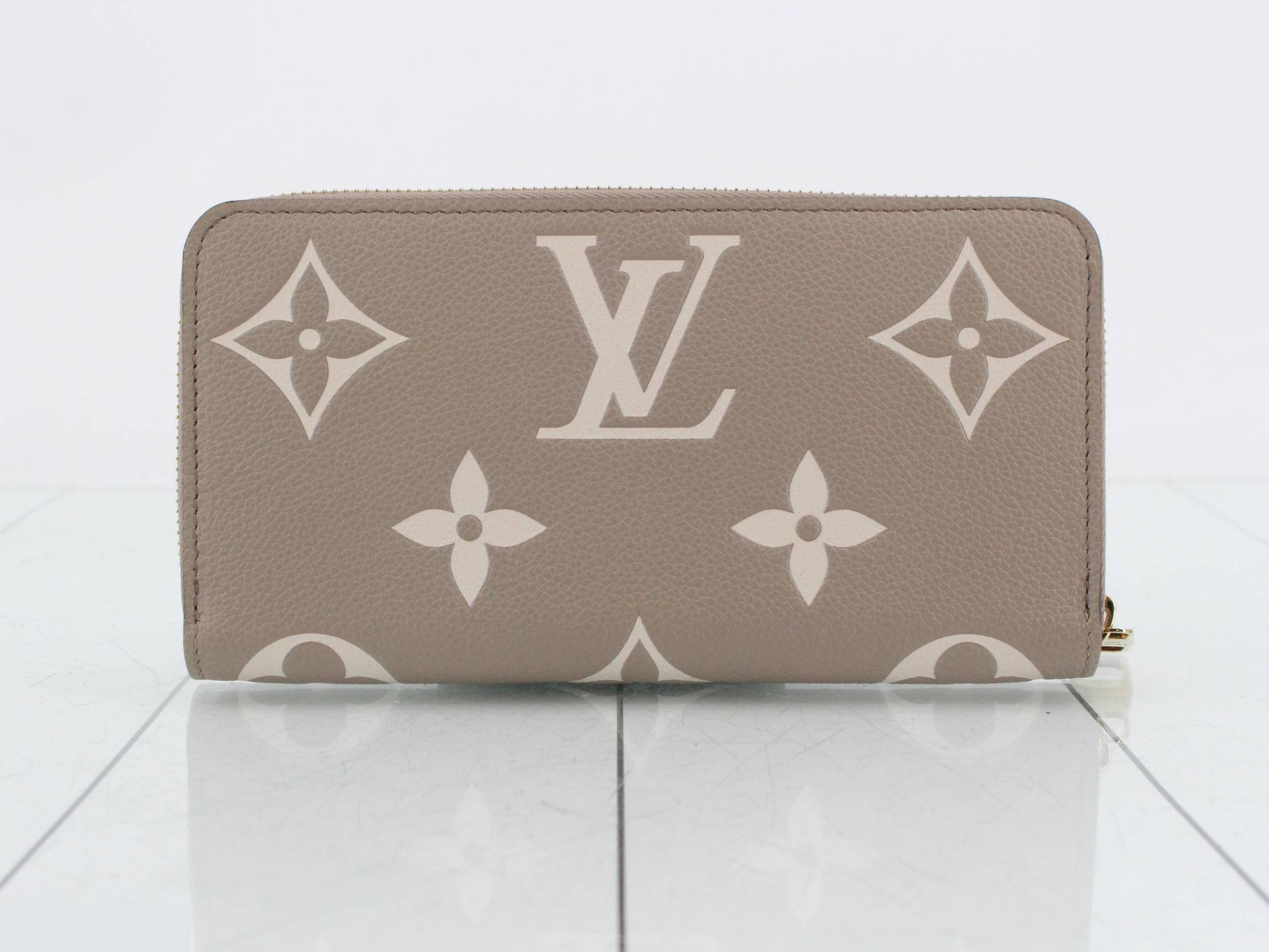 M28793 Zippy Wallet — view 2