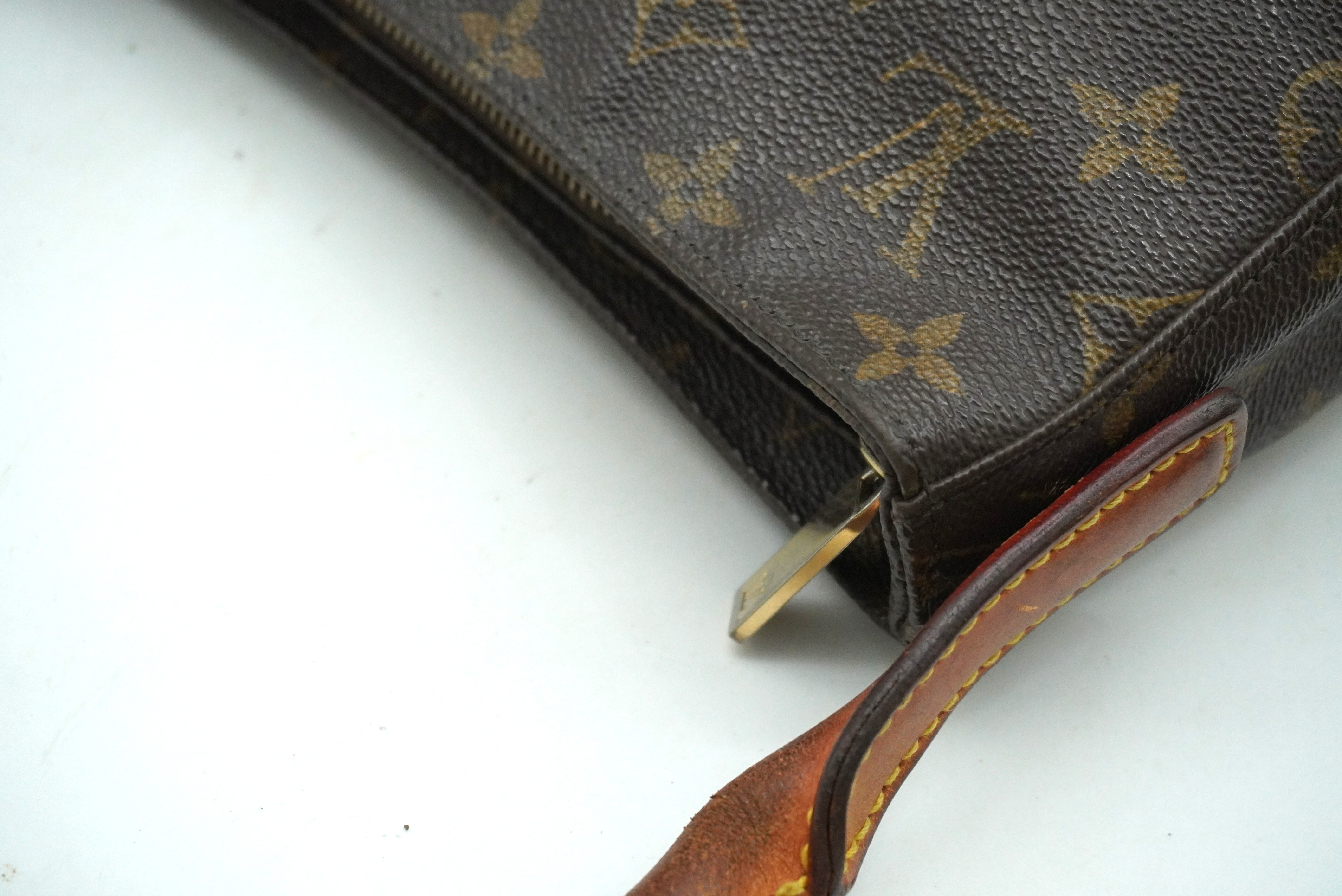 Monogram Looping MM M51146 Shoulder Bag — view 11