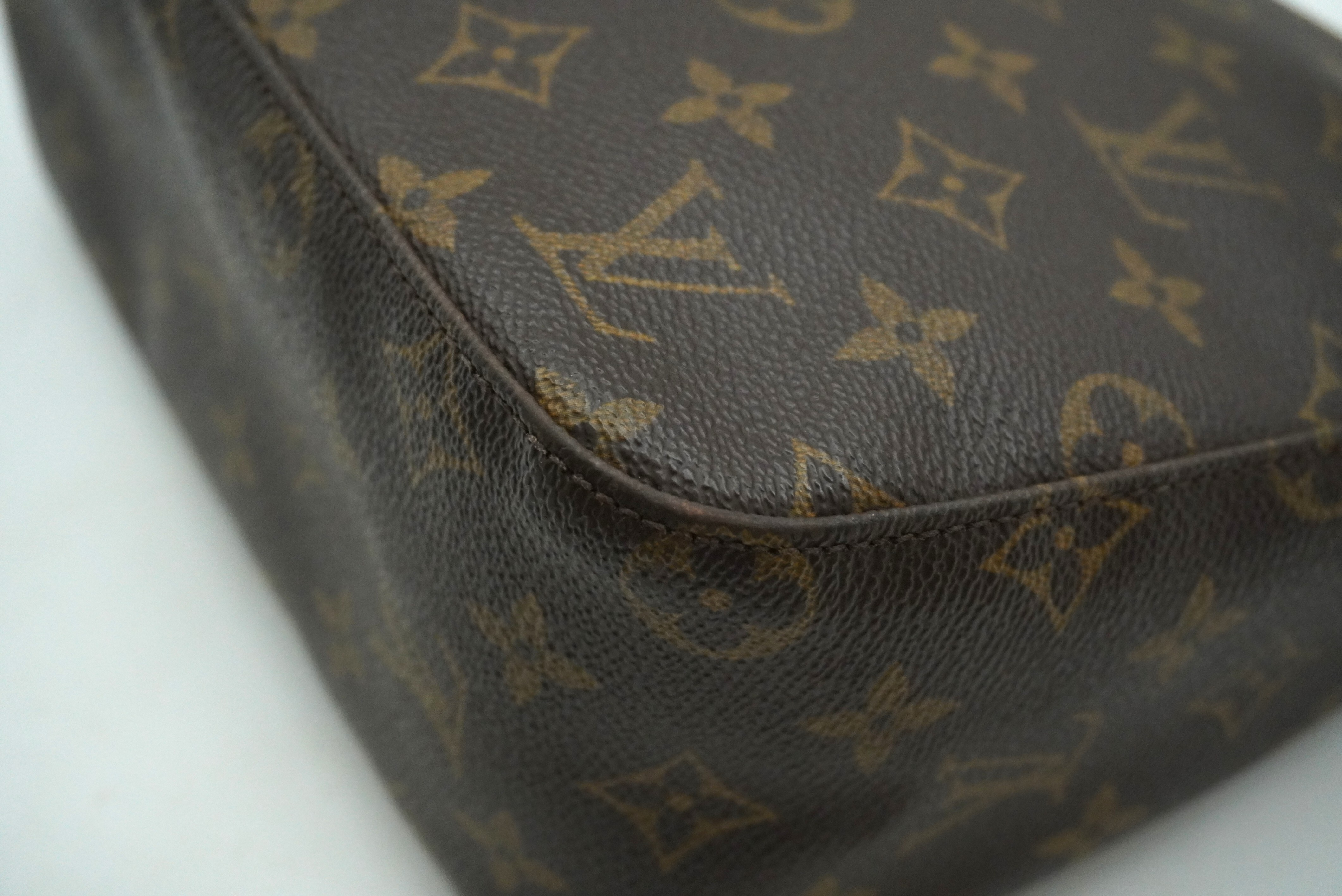 Monogram Looping MM M51146 Shoulder Bag — view 10