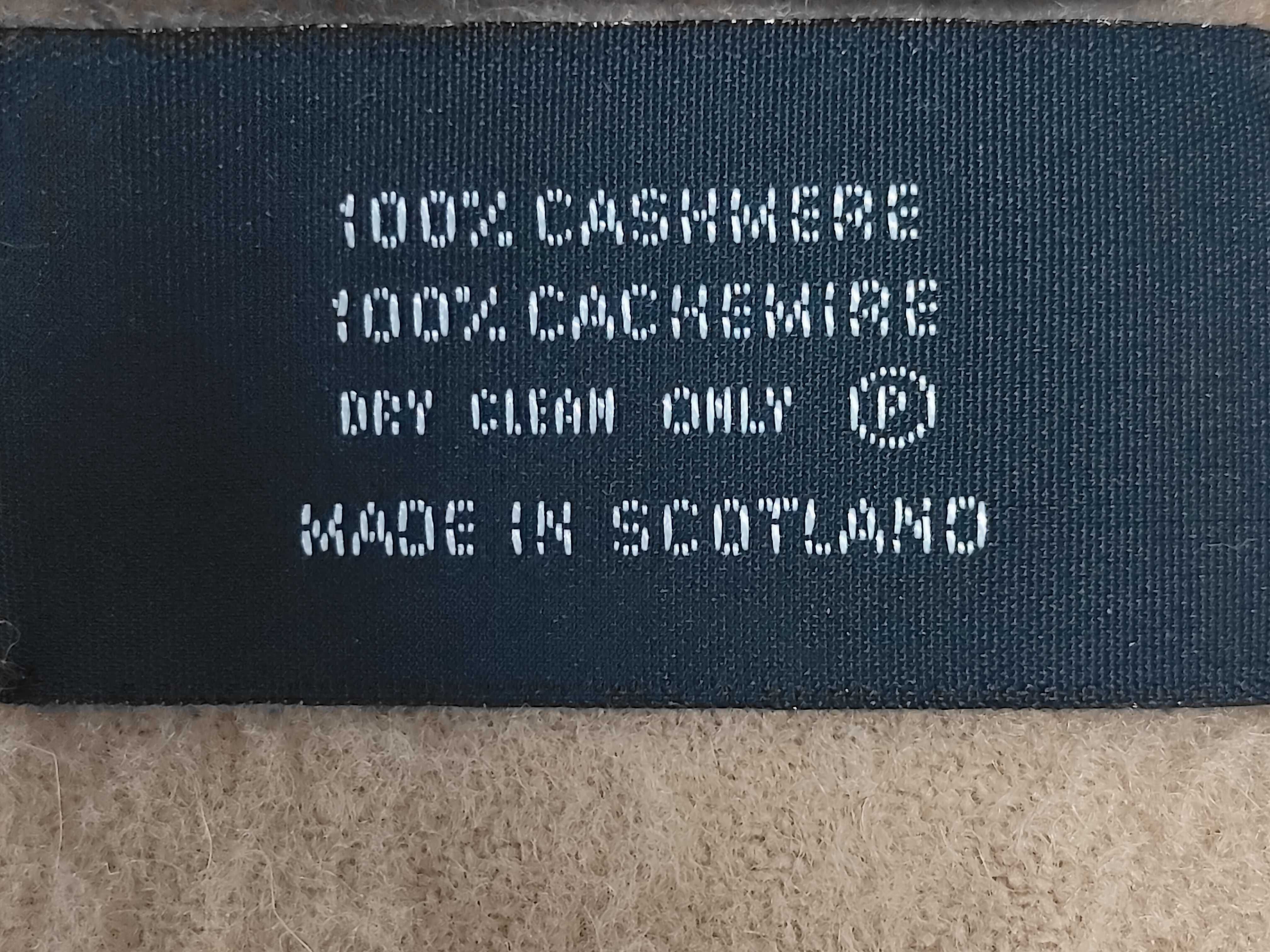 Cashmere Scarf and other accessories — view 3