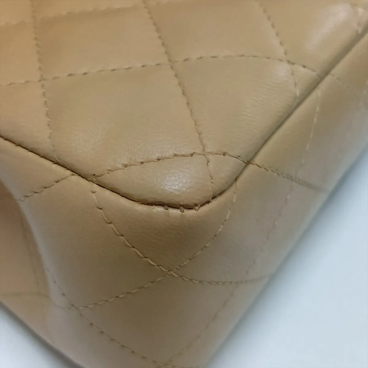 [Individually packaged] Chanel Matelassé 25 Lambskin Double Flap Double Chain Bag, Beige x Black, Gold Hardware, U40JE4C8, Random Plate, A01112 — view 13