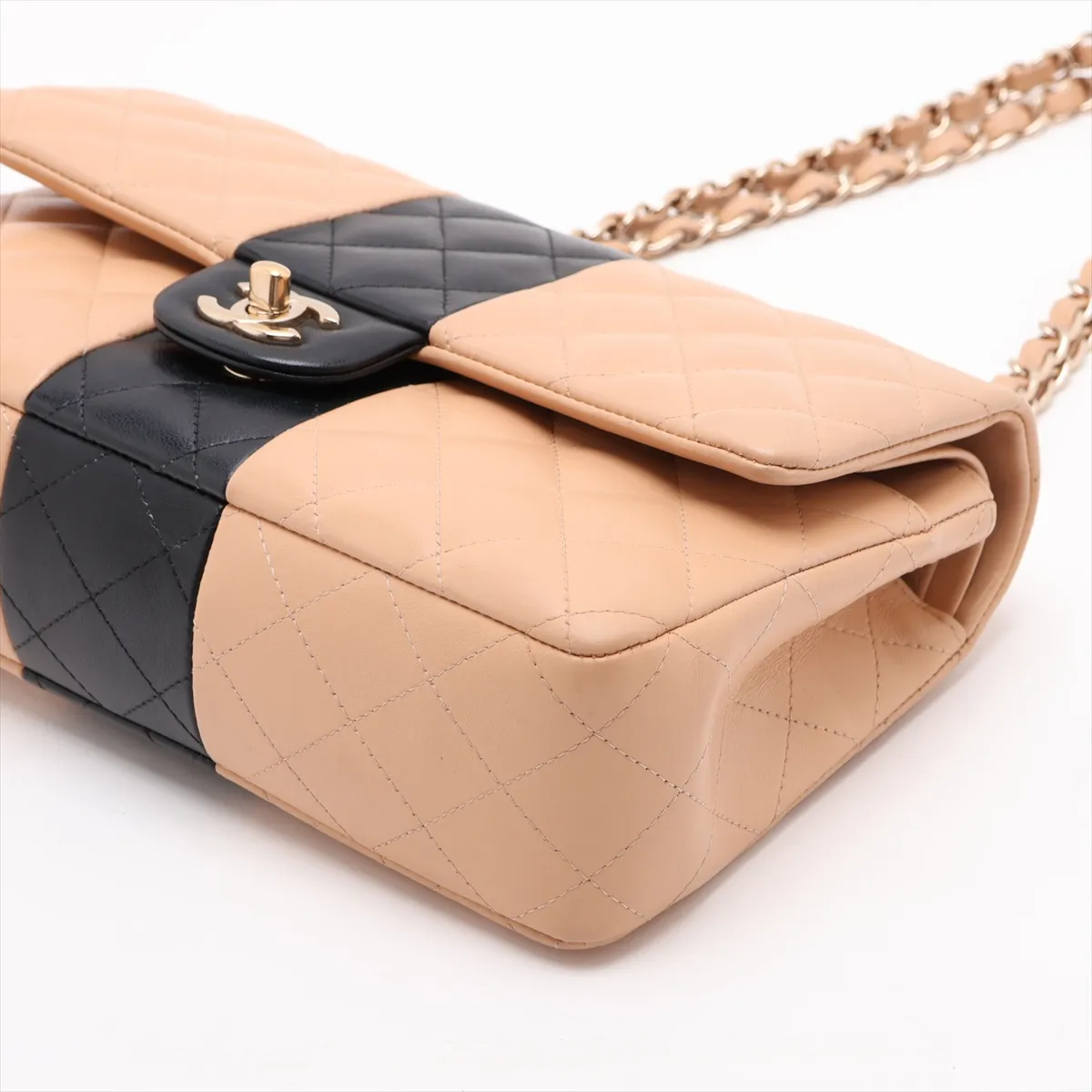[Individually packaged] Chanel Matelassé 25 Lambskin Double Flap Double Chain Bag, Beige x Black, Gold Hardware, U40JE4C8, Random Plate, A01112 — view 3