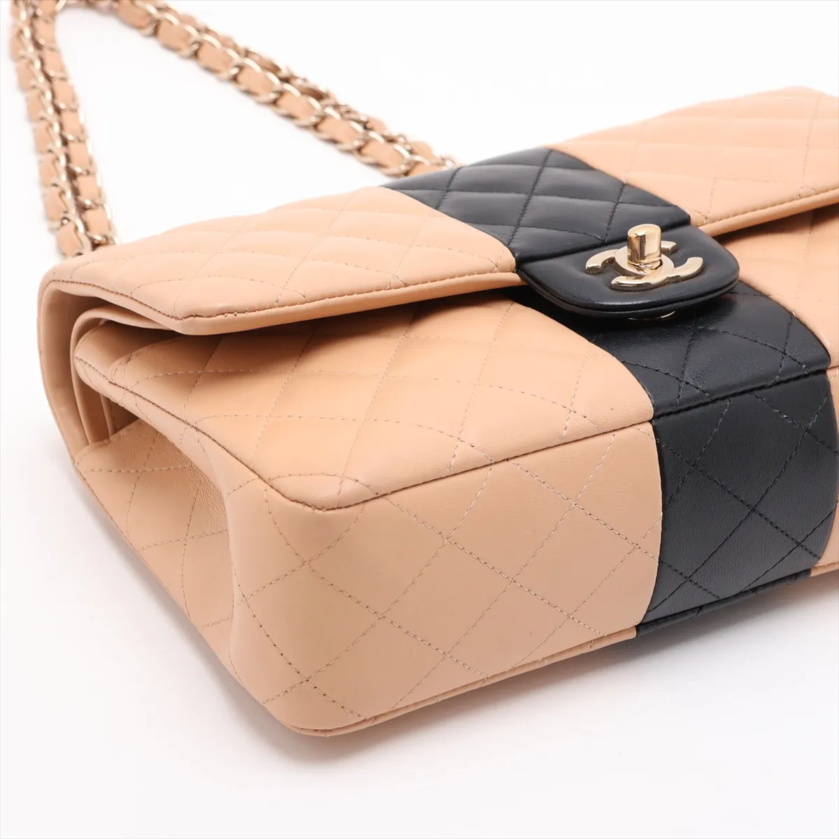 [Individually packaged] Chanel Matelassé 25 Lambskin Double Flap Double Chain Bag, Beige x Black, Gold Hardware, U40JE4C8, Random Plate, A01112 — view 4