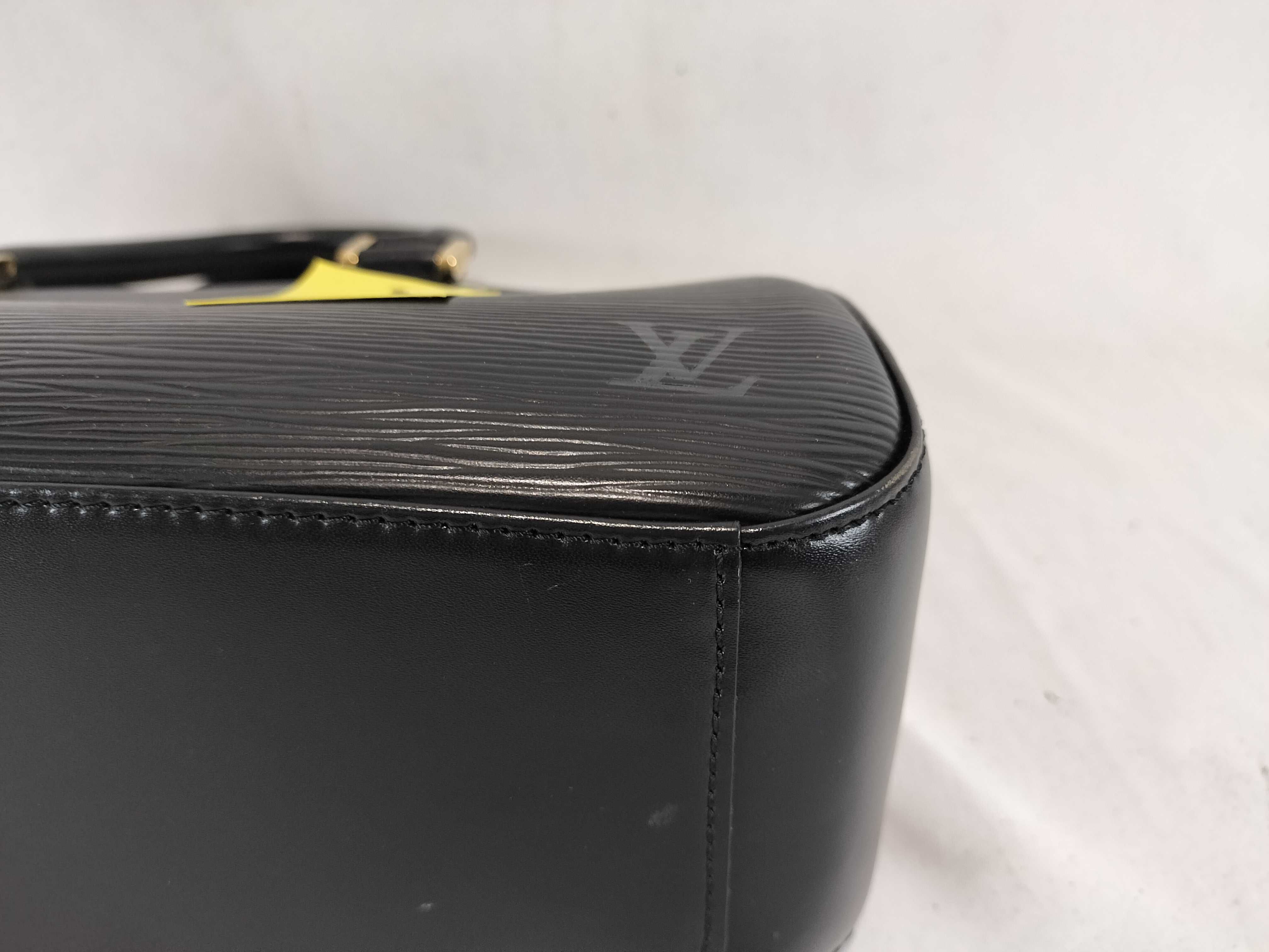 Epi Jasmine Noir Handbag — view 7