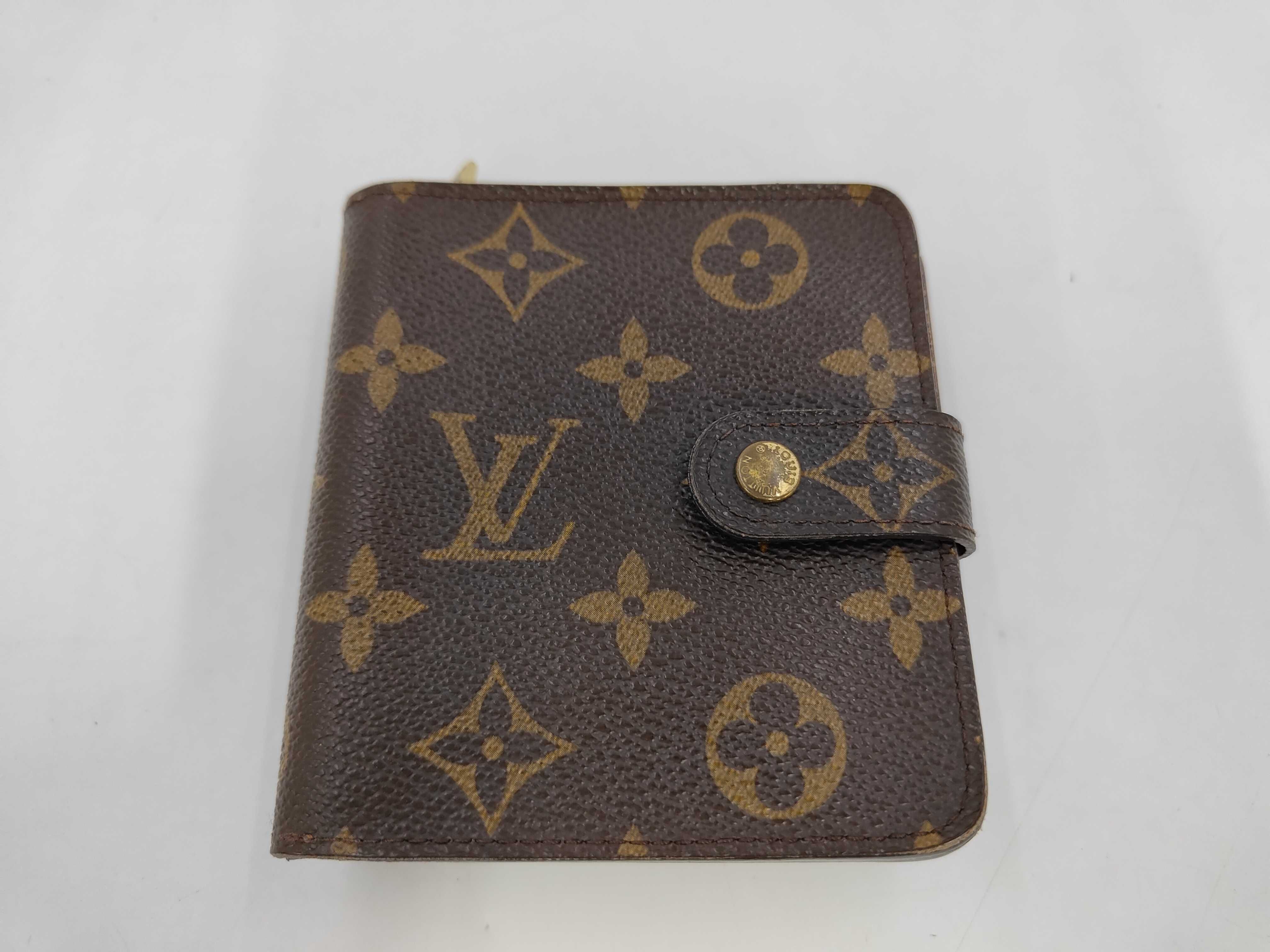 Monogram Louis Vuitton U-shaped zipper wallet Monogram wallet