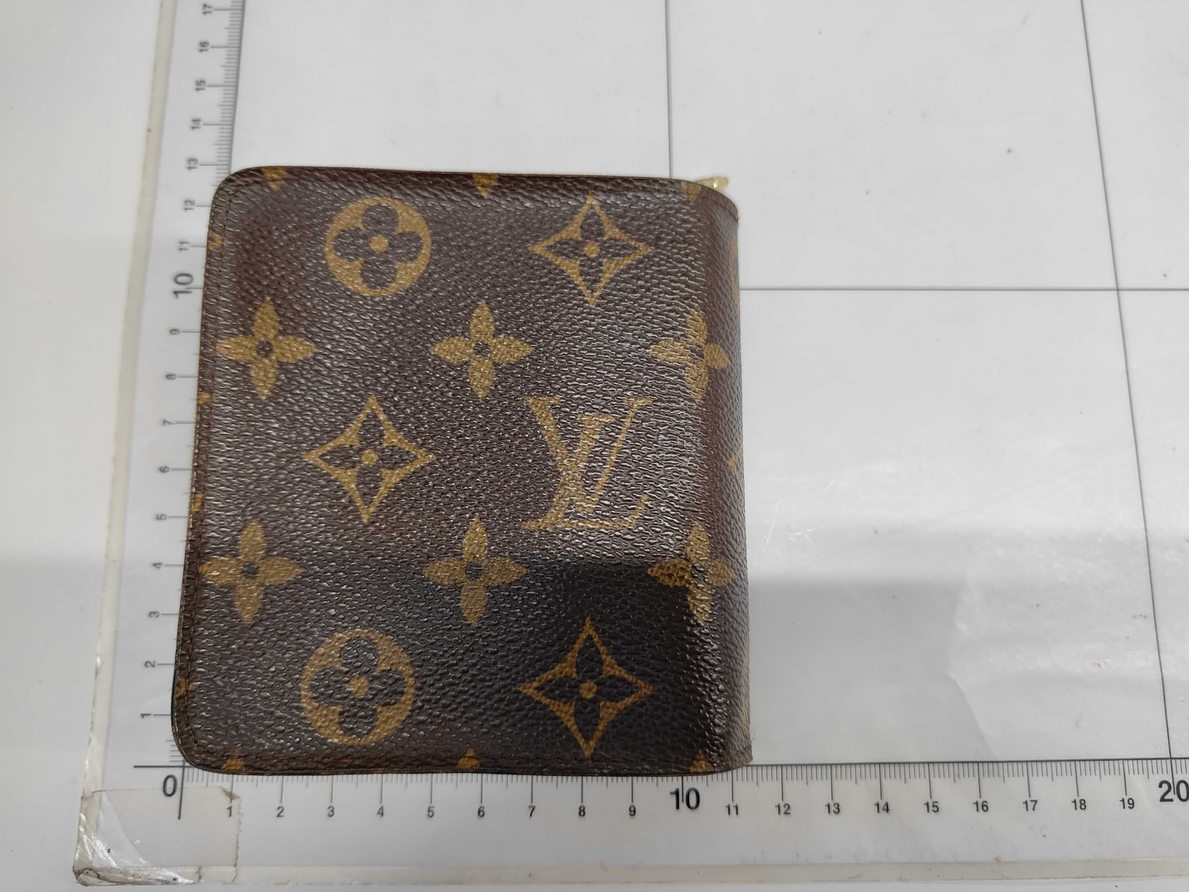 Monogram Louis Vuitton U-shaped zipper wallet Monogram wallet — view 2