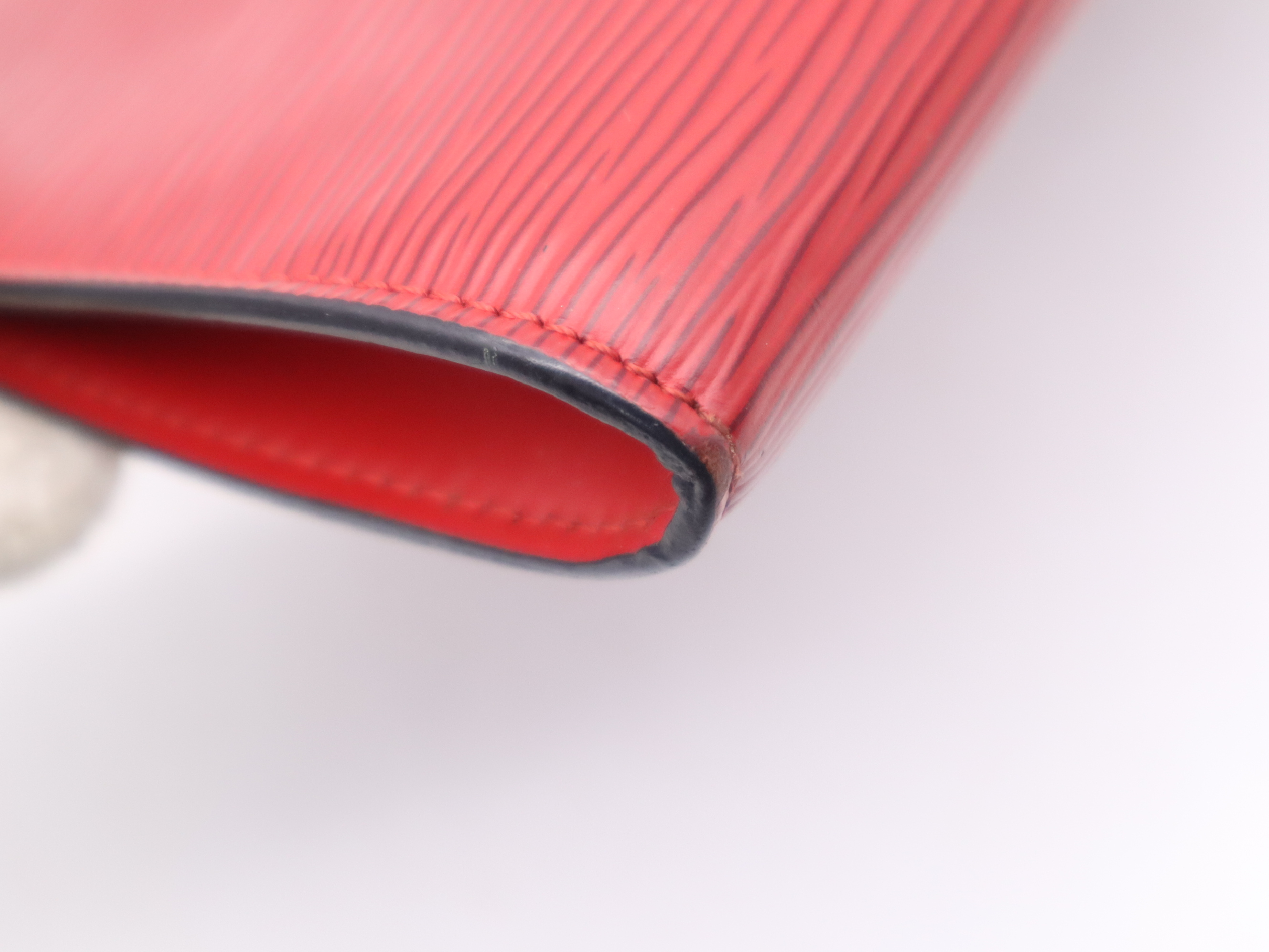 M52947 Epi Pochette Accessoires Castilian Red Pouch — view 10