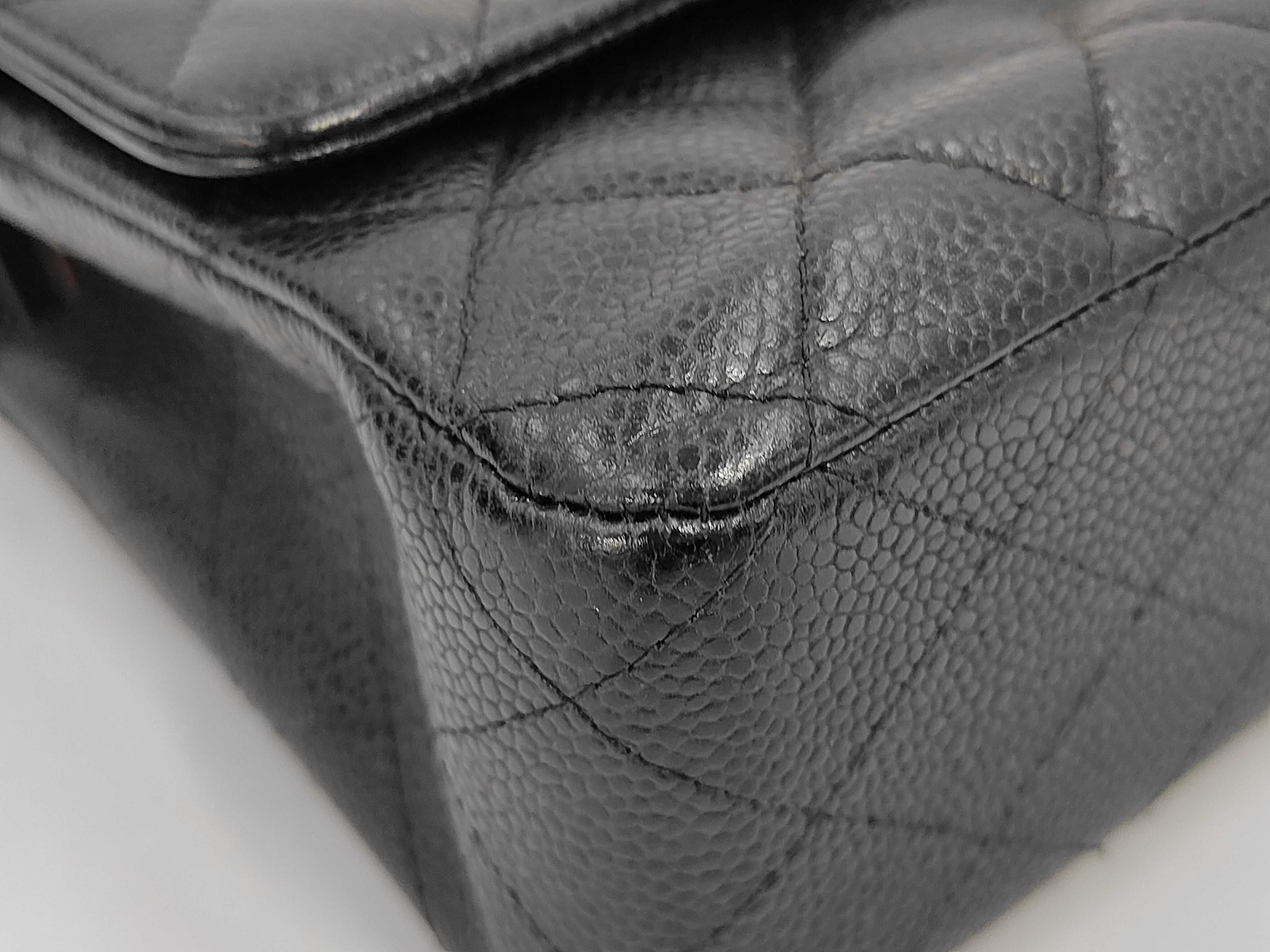 Matelassé 25 Caviar Skin Black Double Flap Gold Hardware Serial Number 15-series Shoulder Bag — view 4