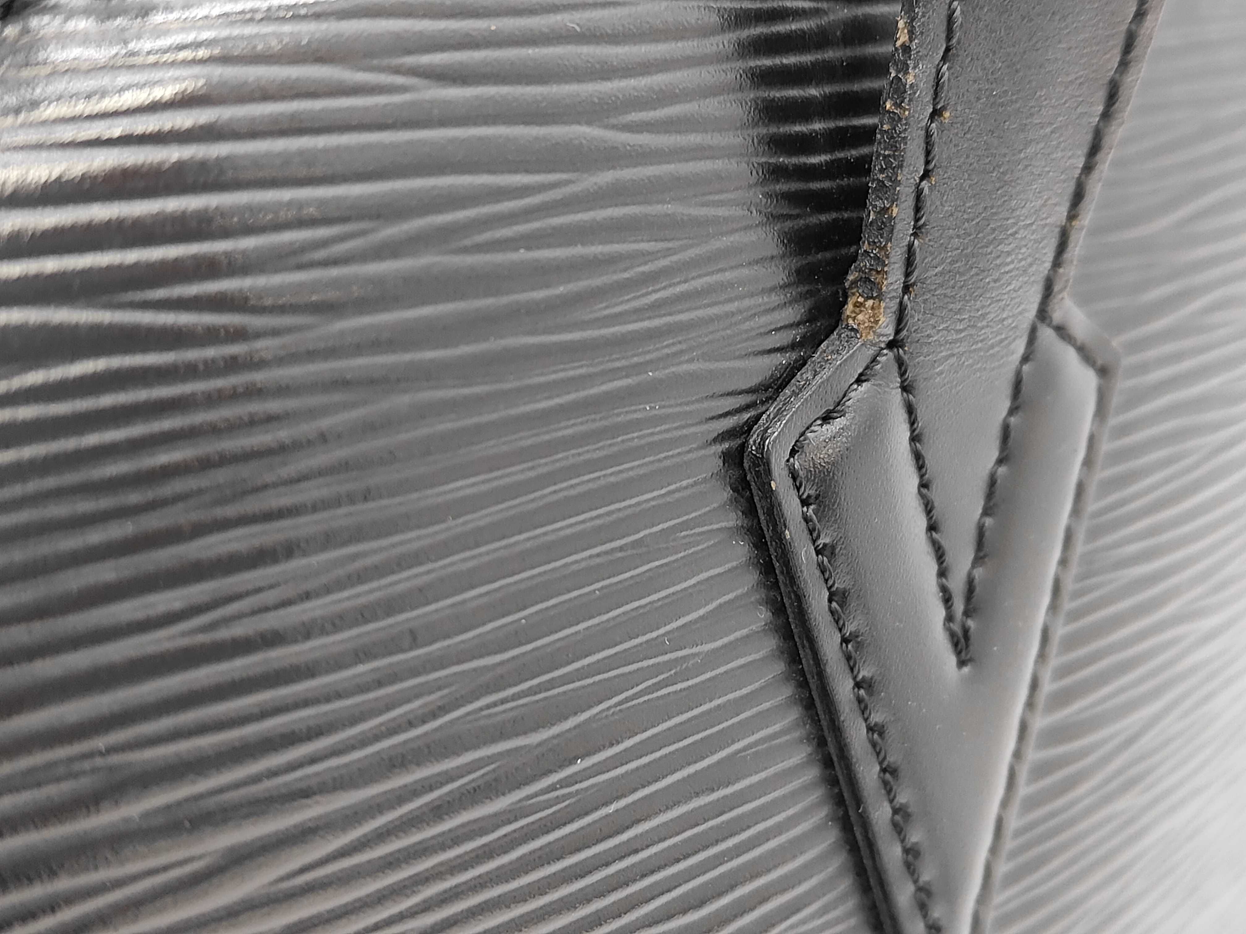 Epi Saint Jacques Shopping M52262 Shoulder Bag — view 3
