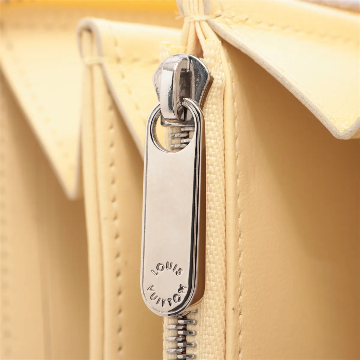 Mahina Zippy Wallet M81515 Banana Round Zip Wallet, RFID unresponsive, serial number unknown — view 12