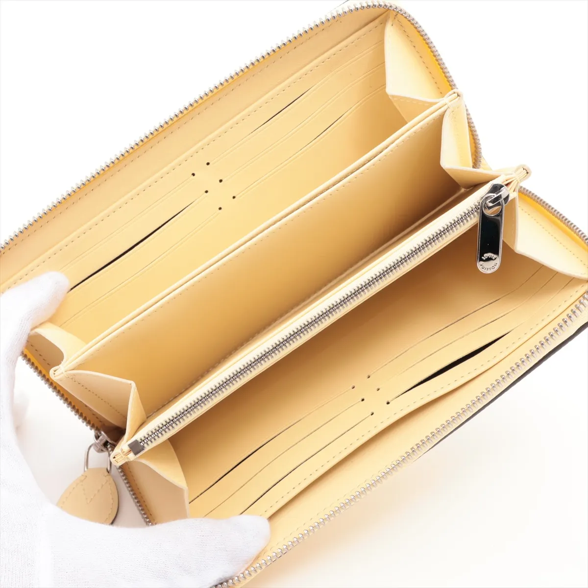 Mahina Zippy Wallet M81515 Banana Round Zip Wallet, RFID unresponsive, serial number unknown — view 3