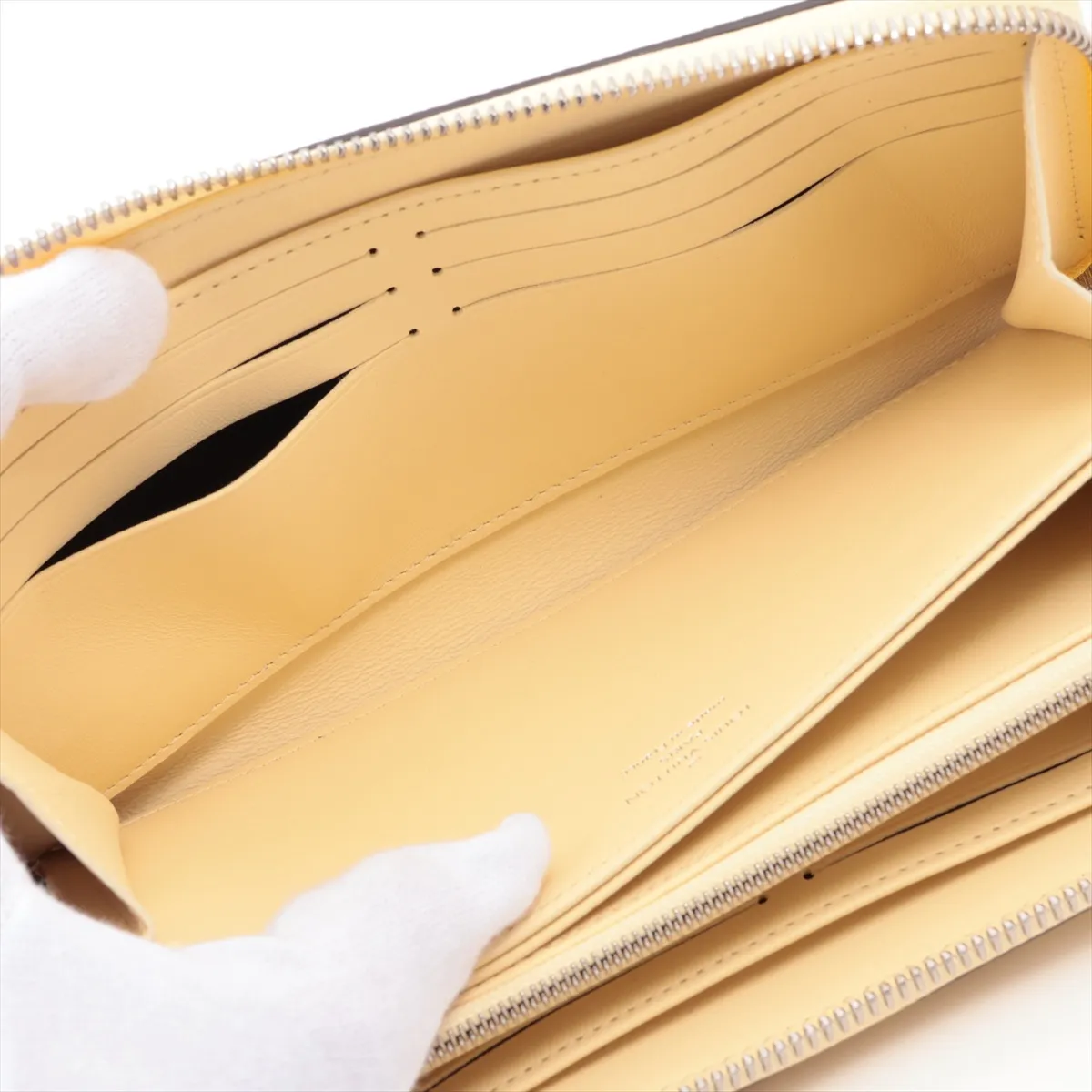 Mahina Zippy Wallet M81515 Banana Round Zip Wallet, RFID unresponsive, serial number unknown — view 5
