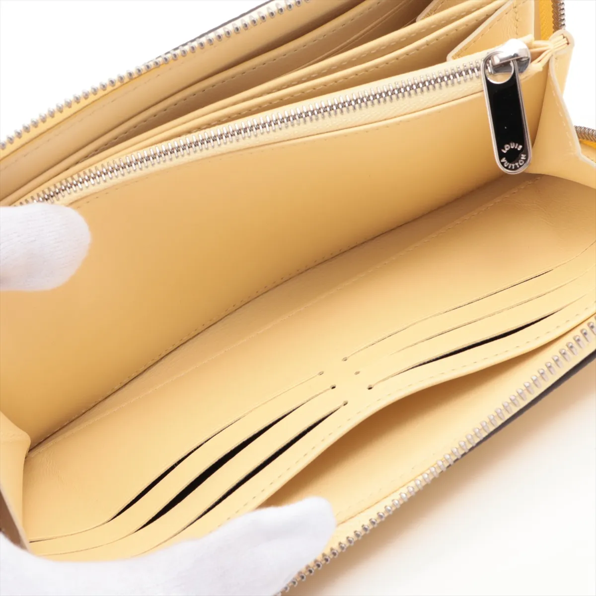Mahina Zippy Wallet M81515 Banana Round Zip Wallet, RFID unresponsive, serial number unknown — view 8