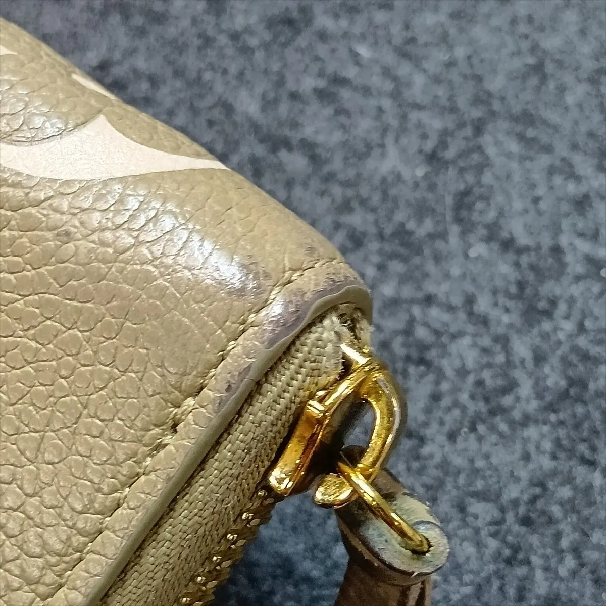 Bicolor Monogram Empreinte Portefeuille Clemence M82478 Khaki Round Zip Wallet (RFID detected) — view 14