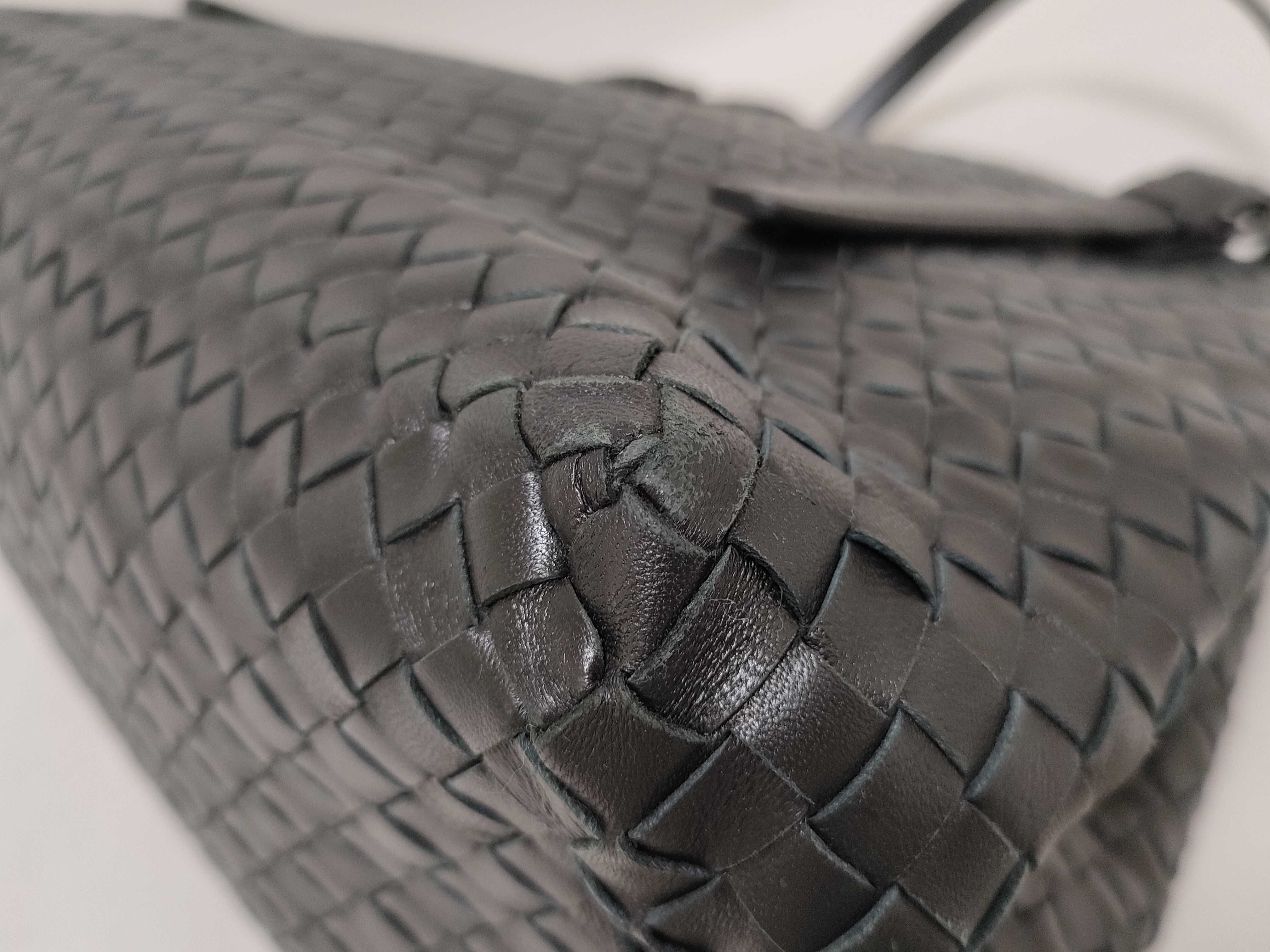 Intrecciato Bottega Veneta Shoulder Bag Intrecciato Handbag — view 6