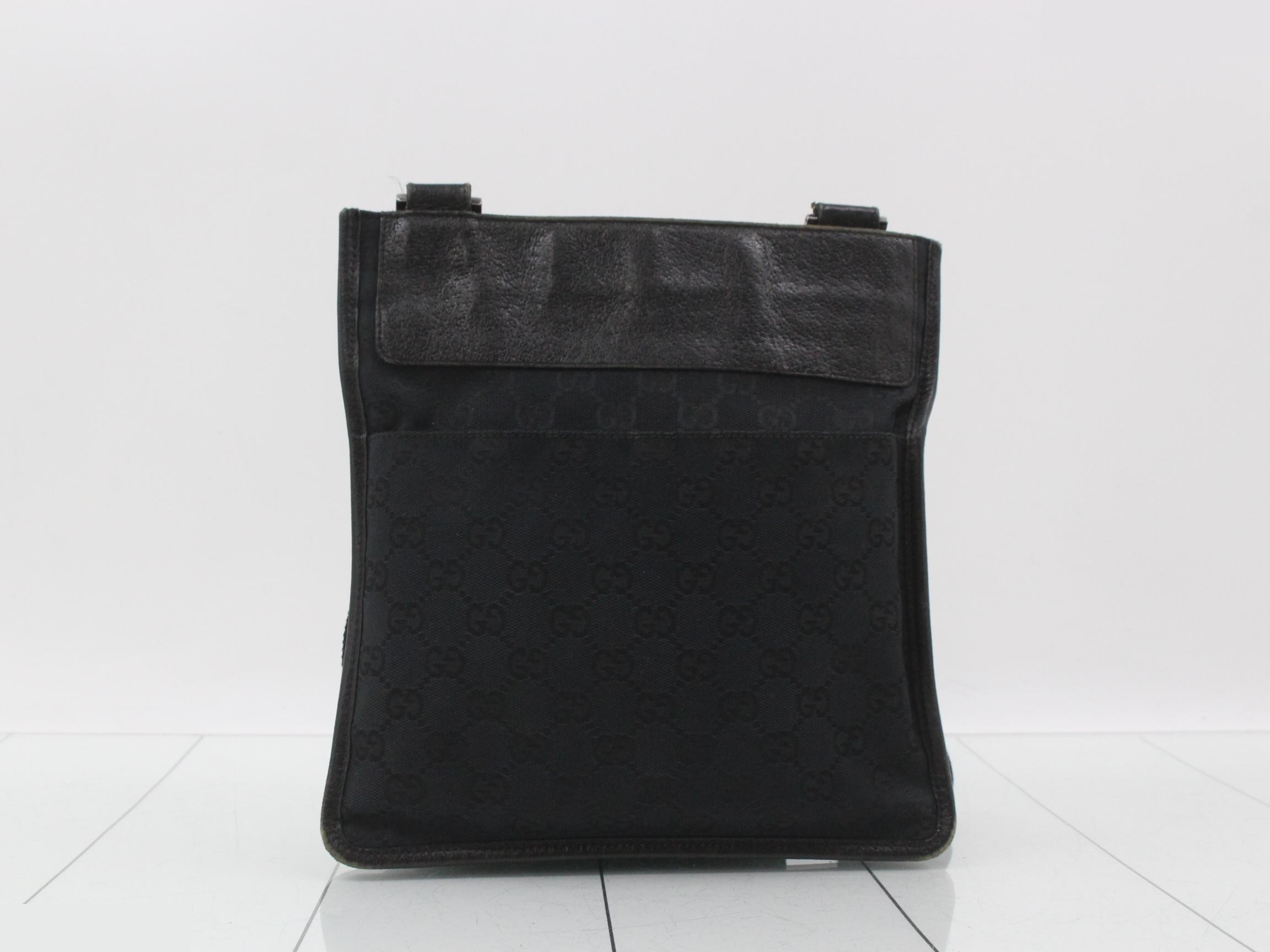 GG Canvas Shoulder Bag — view 2