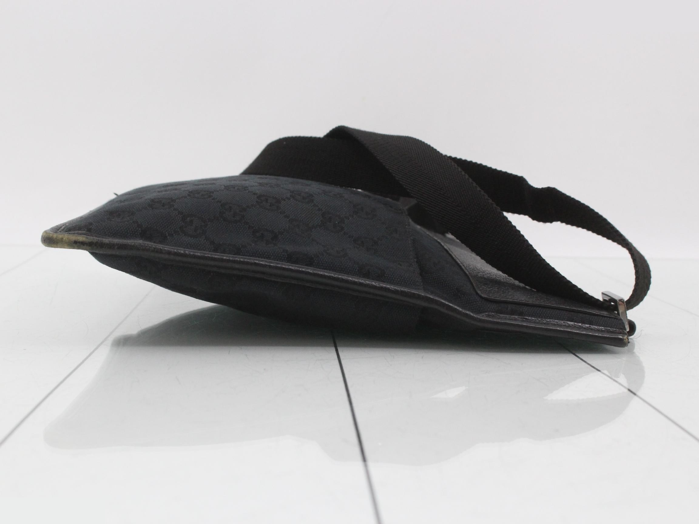 GG Canvas Shoulder Bag — view 3