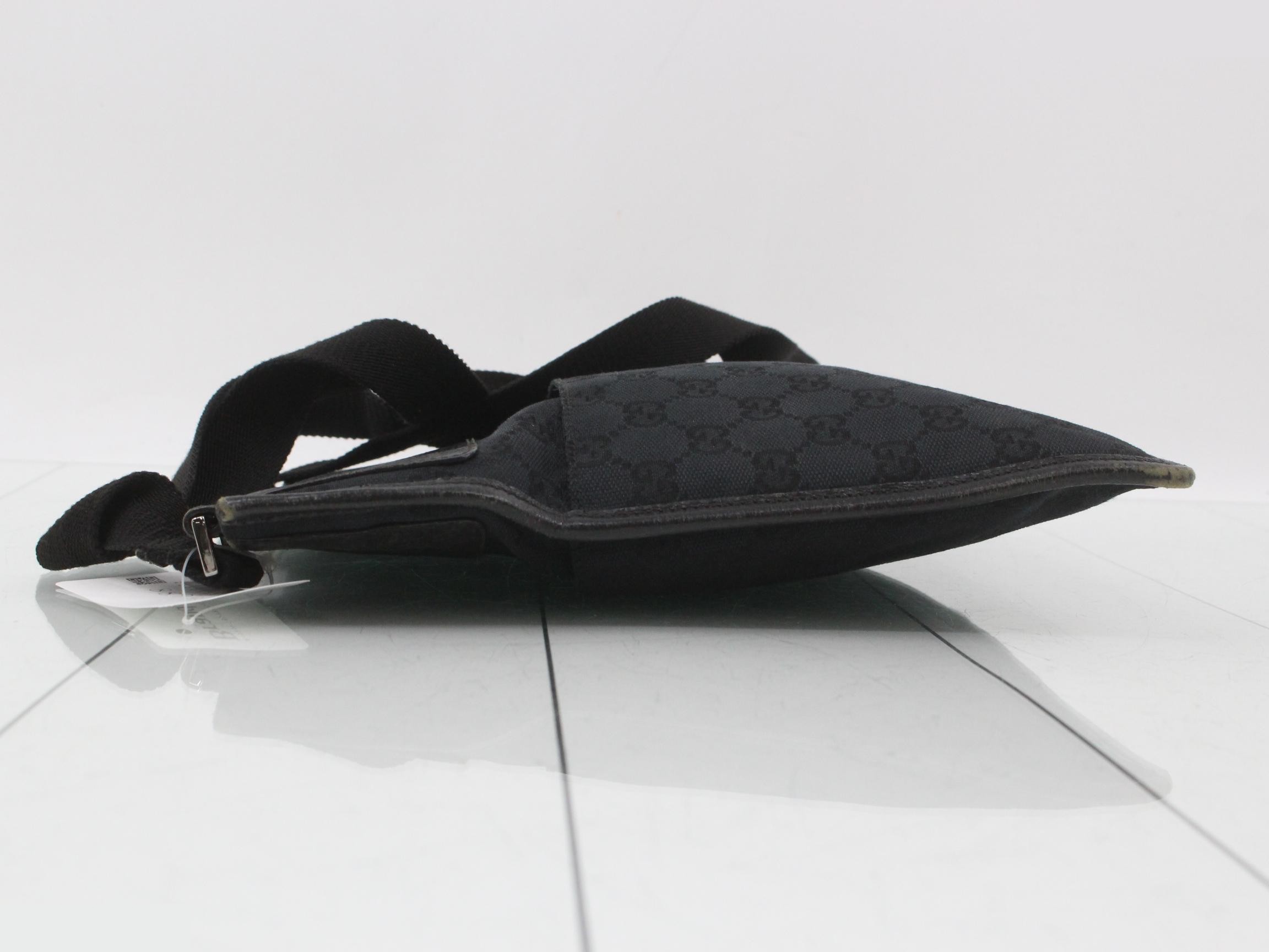 GG Canvas Shoulder Bag — view 4
