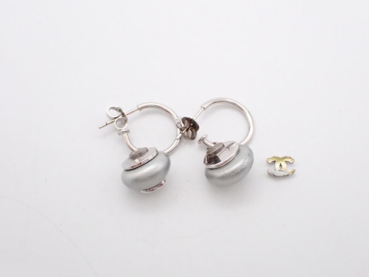 Coco Mark Faux Pearl Swing Earrings, Silver x Gray Pearl, Size 00 — view 2